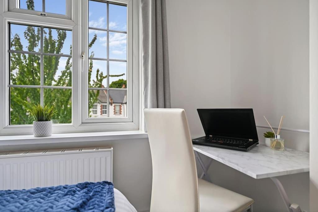 Spacious 2-bed Flat, Acton London