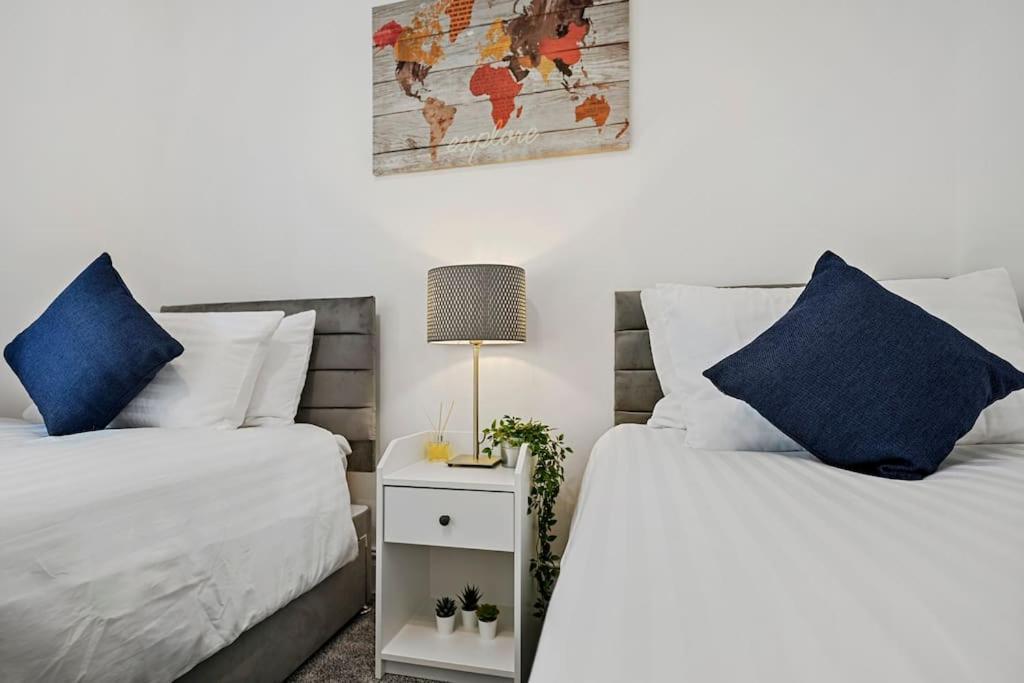 Spacious 2-bed Flat, Acton * London