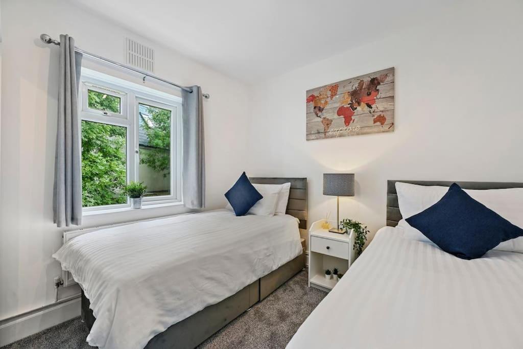 Apartment Spacious 2-bed Flat, Acton London