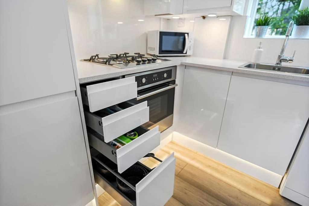 Spacious 2-bed Flat, Acton London