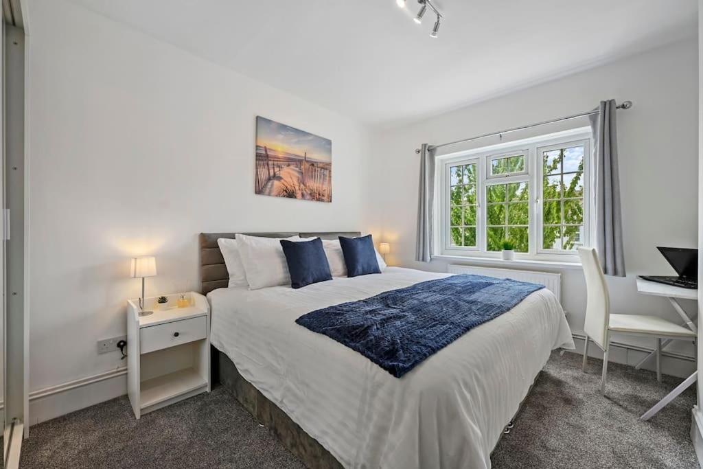 Spacious 2-bed Flat, Acton Apartment London