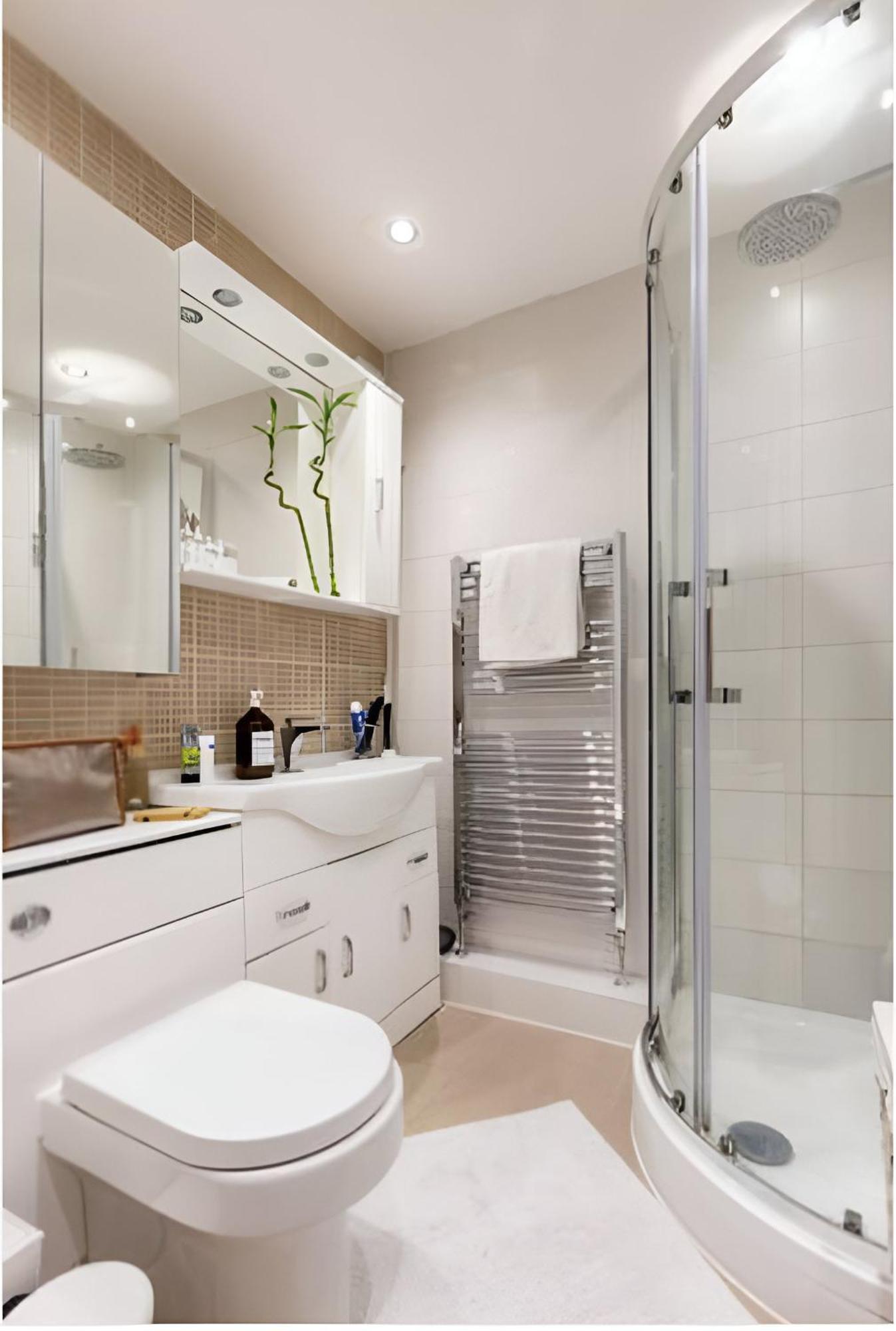 Modern With Bathroom & Garden In A Shared House - No Kitchen Privatunterkunft *