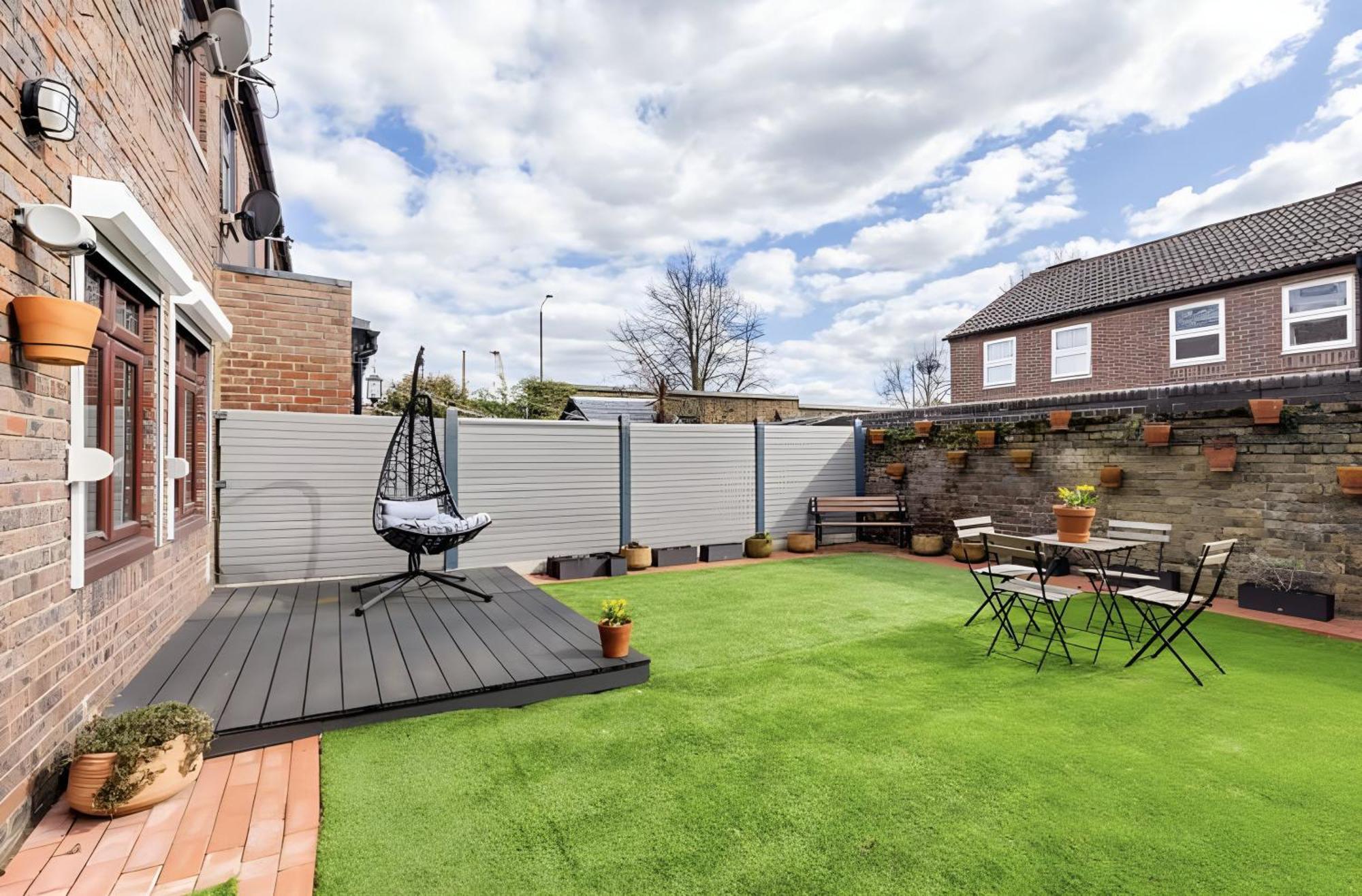 Privatunterkunft Modern With Bathroom & Garden In A Shared House - No Kitchen *