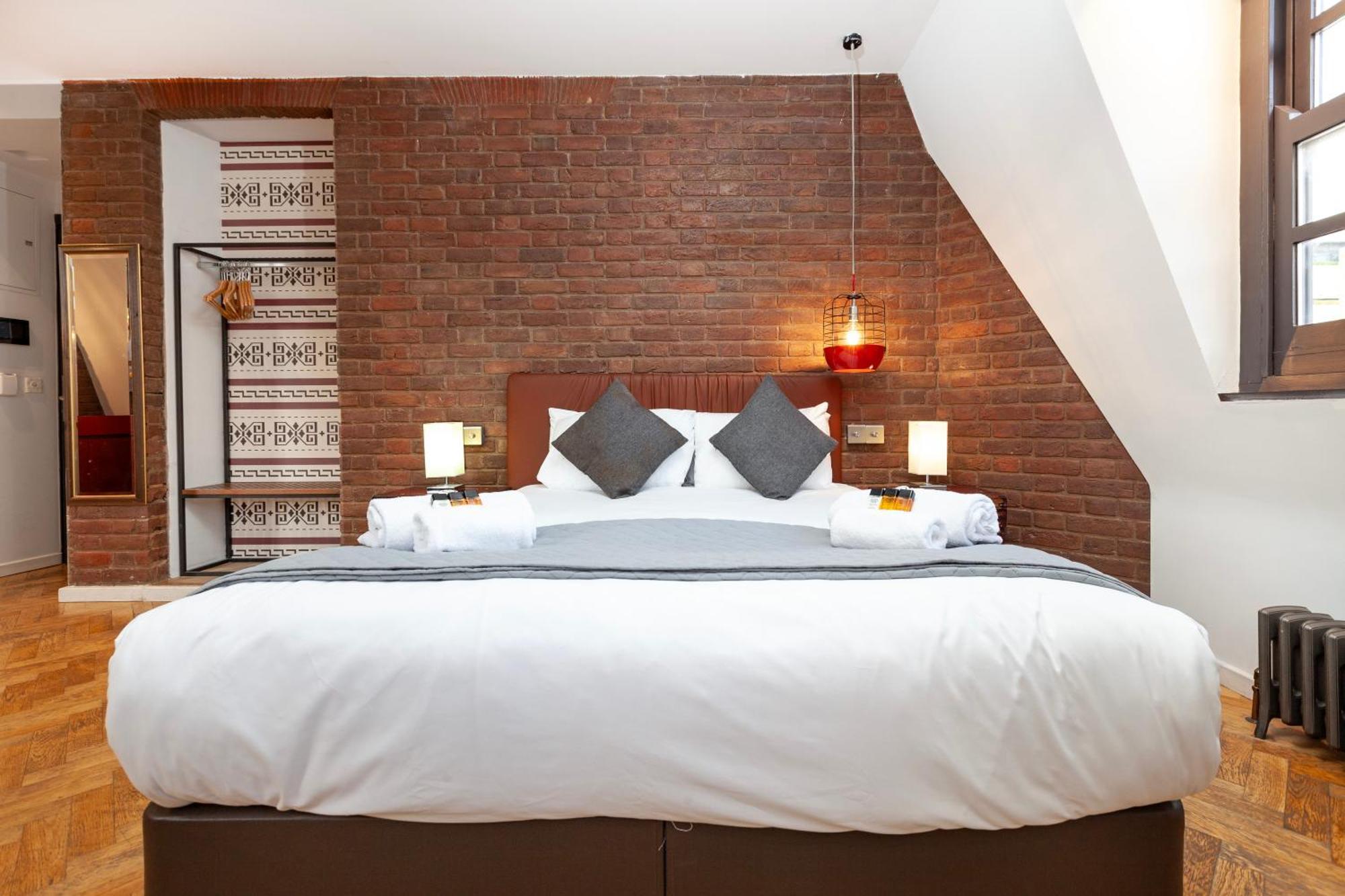Paddington Apartment *