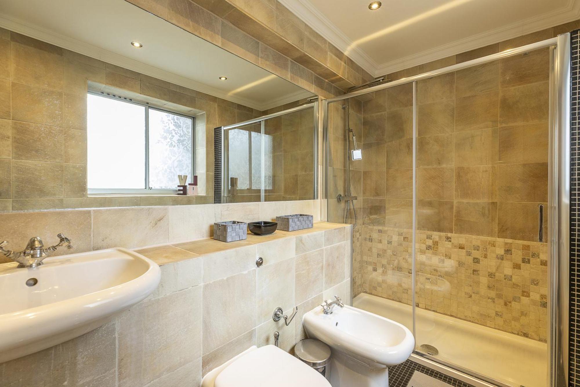Gorgeous 4 Bedrooms Near Hyde Park And Oxford St * Londra