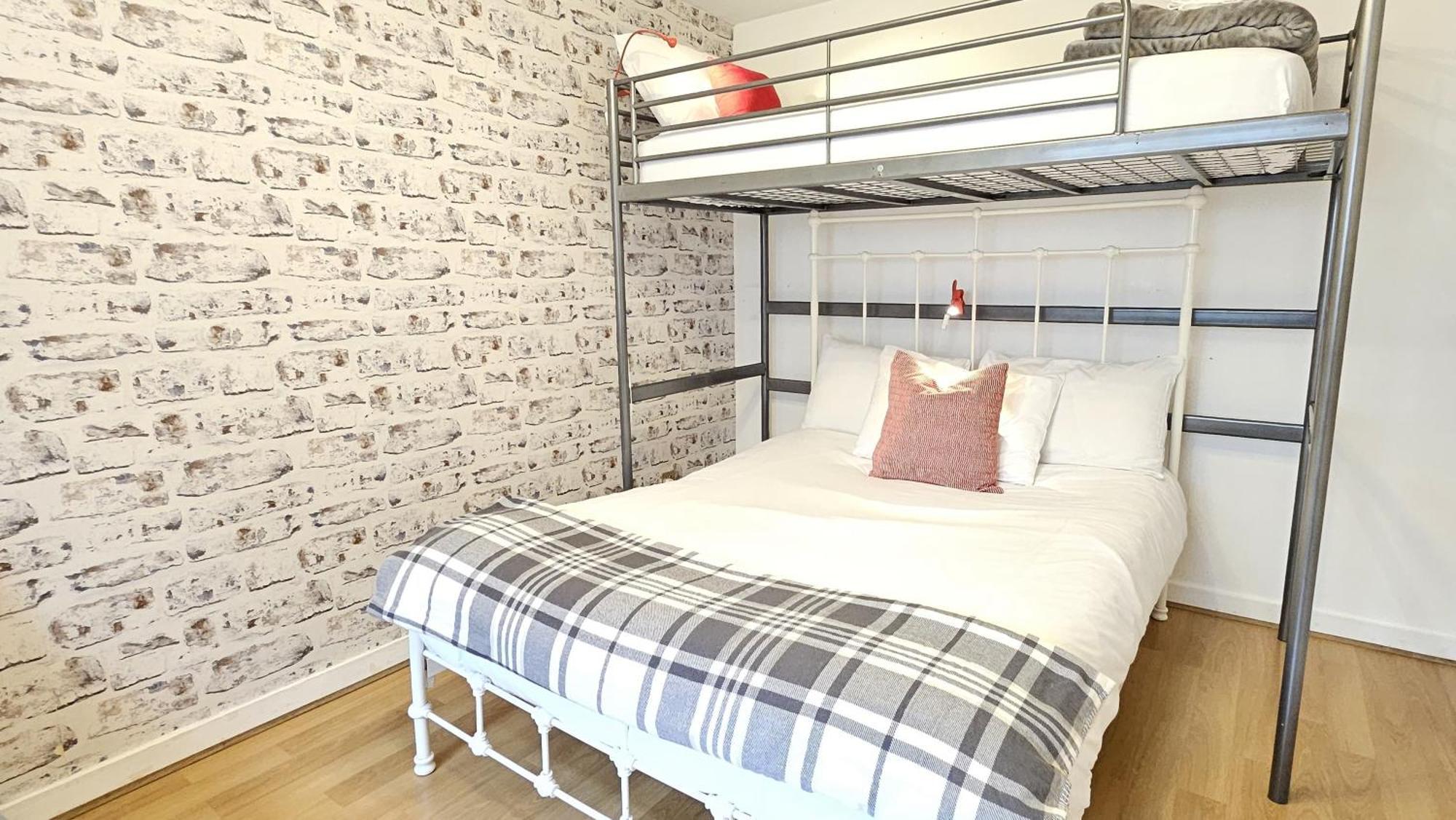 Tower Bridge Rainbow Guest house 3*