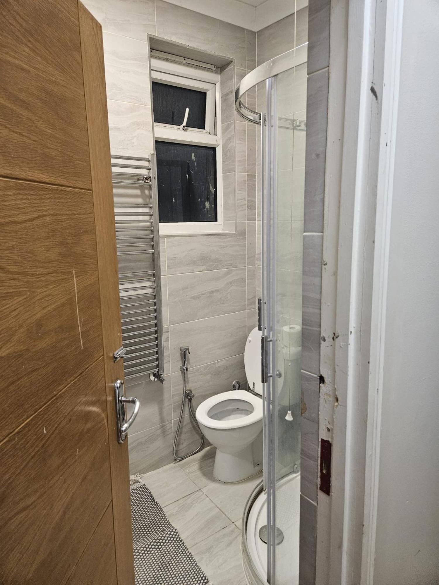 Lägenhet 2 Bedroom Flat - Travel Direct To Heathrow/central