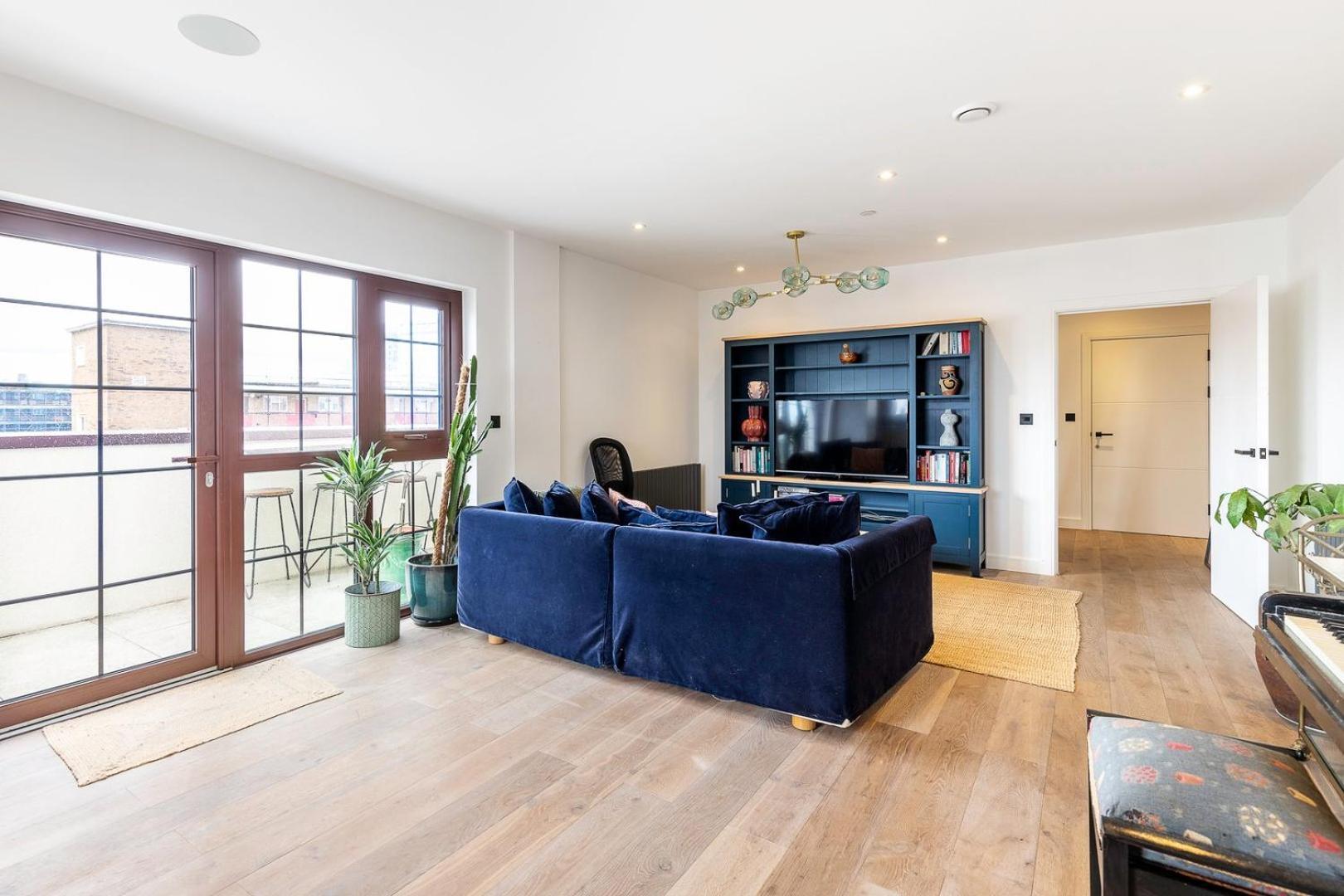 Apartment View Spacious 2 Bedroom Penthouse London