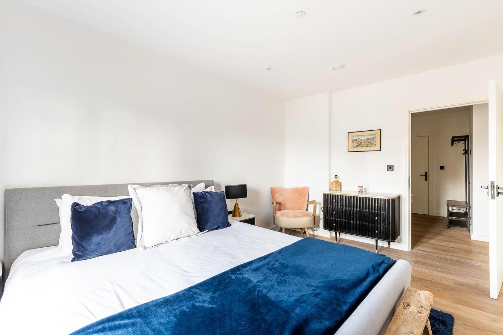 Apartment View Spacious 2 Bedroom Penthouse