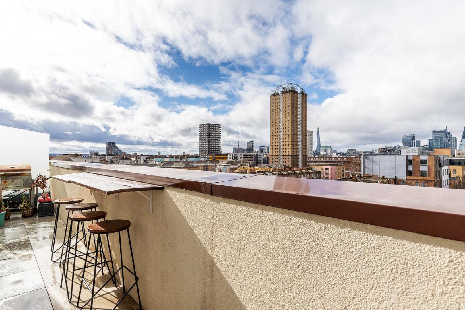 Apartment View Spacious 2 Bedroom Penthouse *