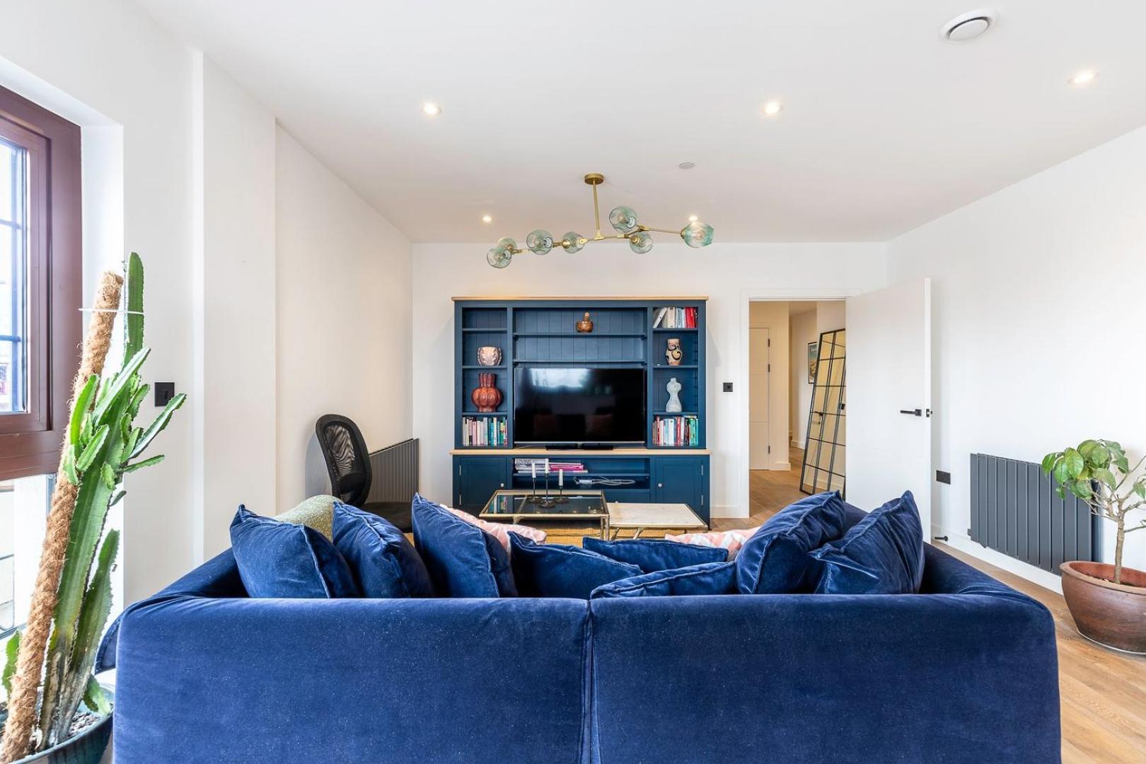 Apartment View Spacious 2 Bedroom Penthouse London
