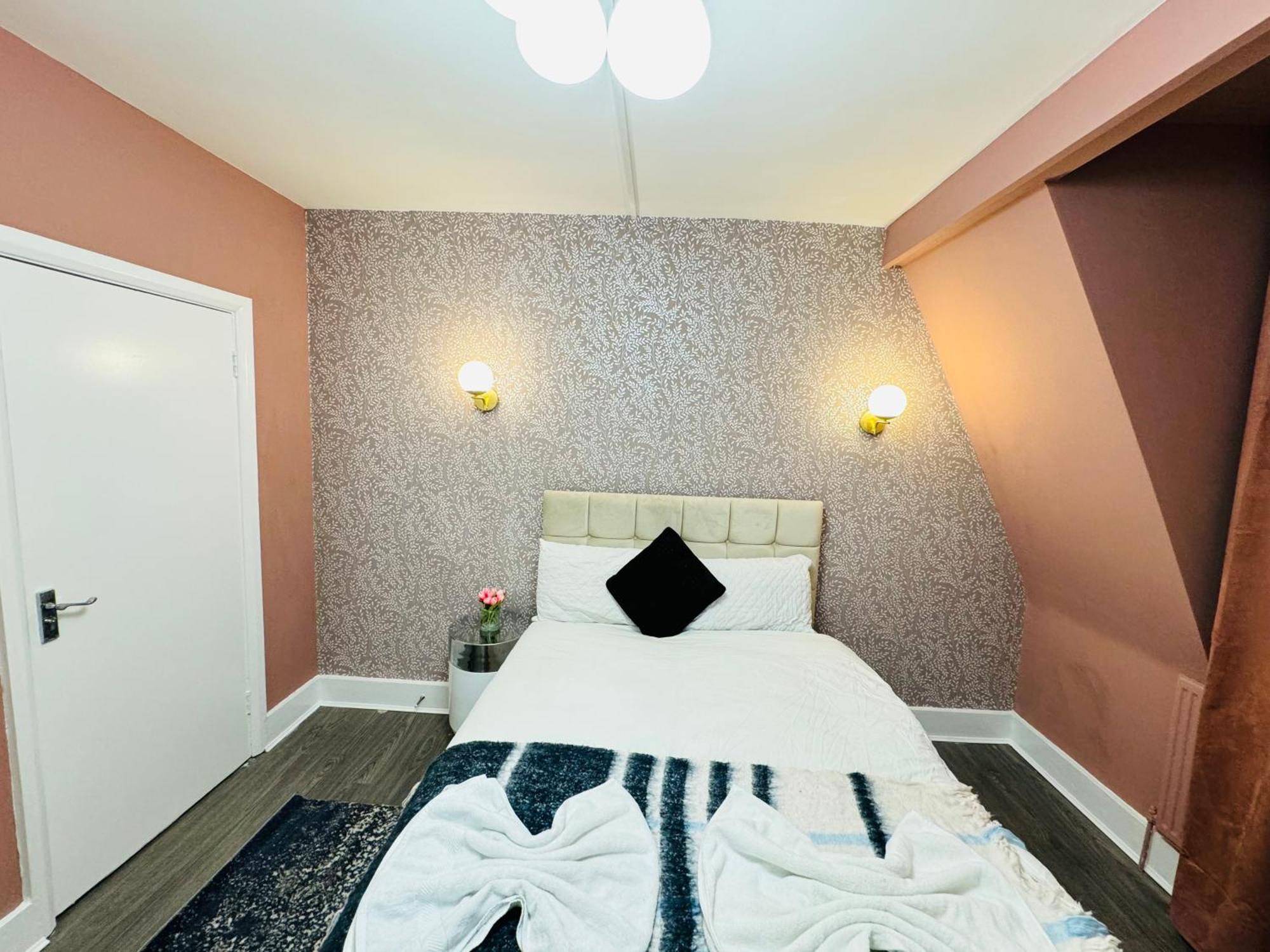 Eye 3 Bedroom Apartment London