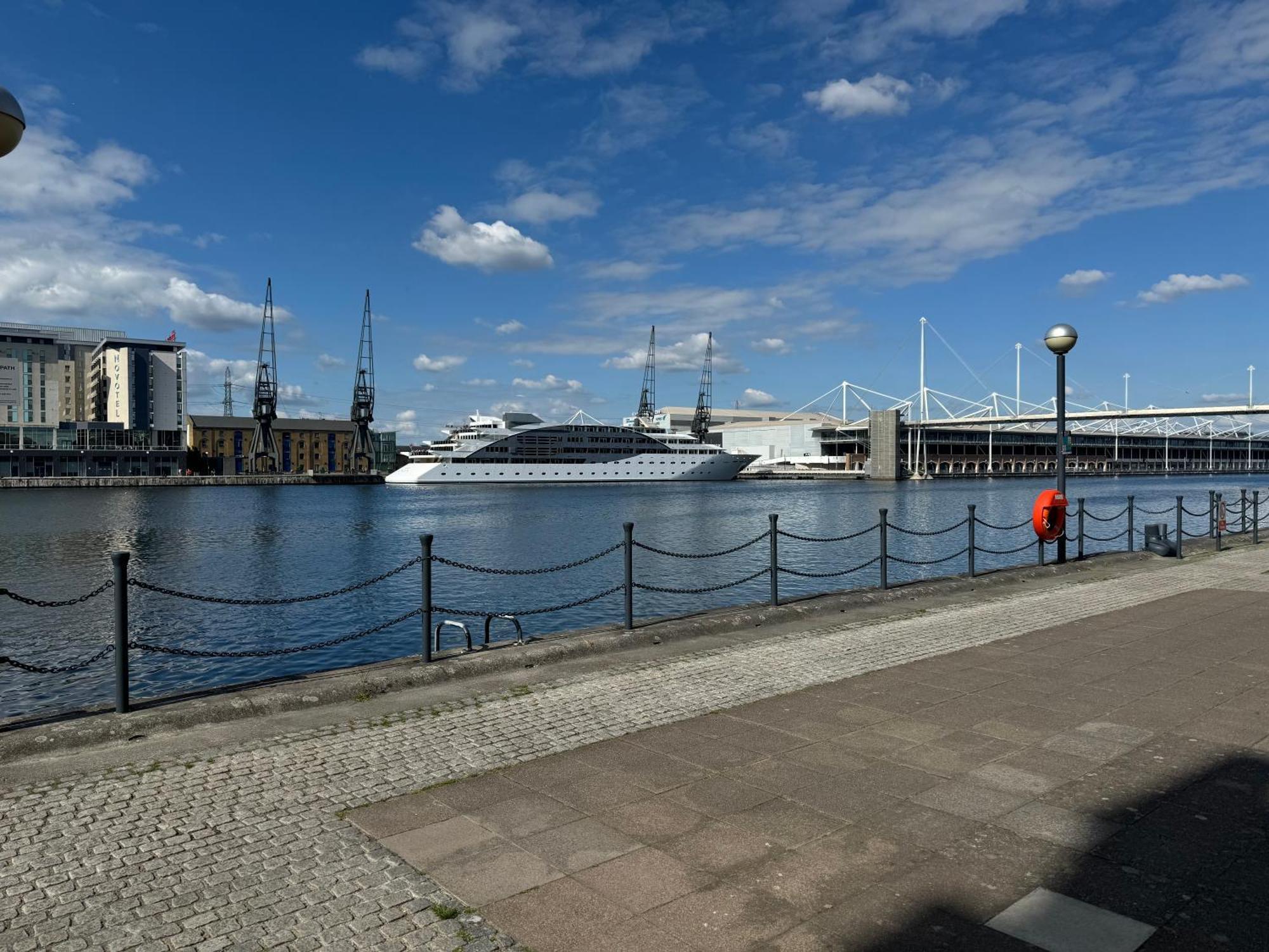 Privatunterkunft Waterfront Double With Fireplace In The Heart Of Royal Docks *