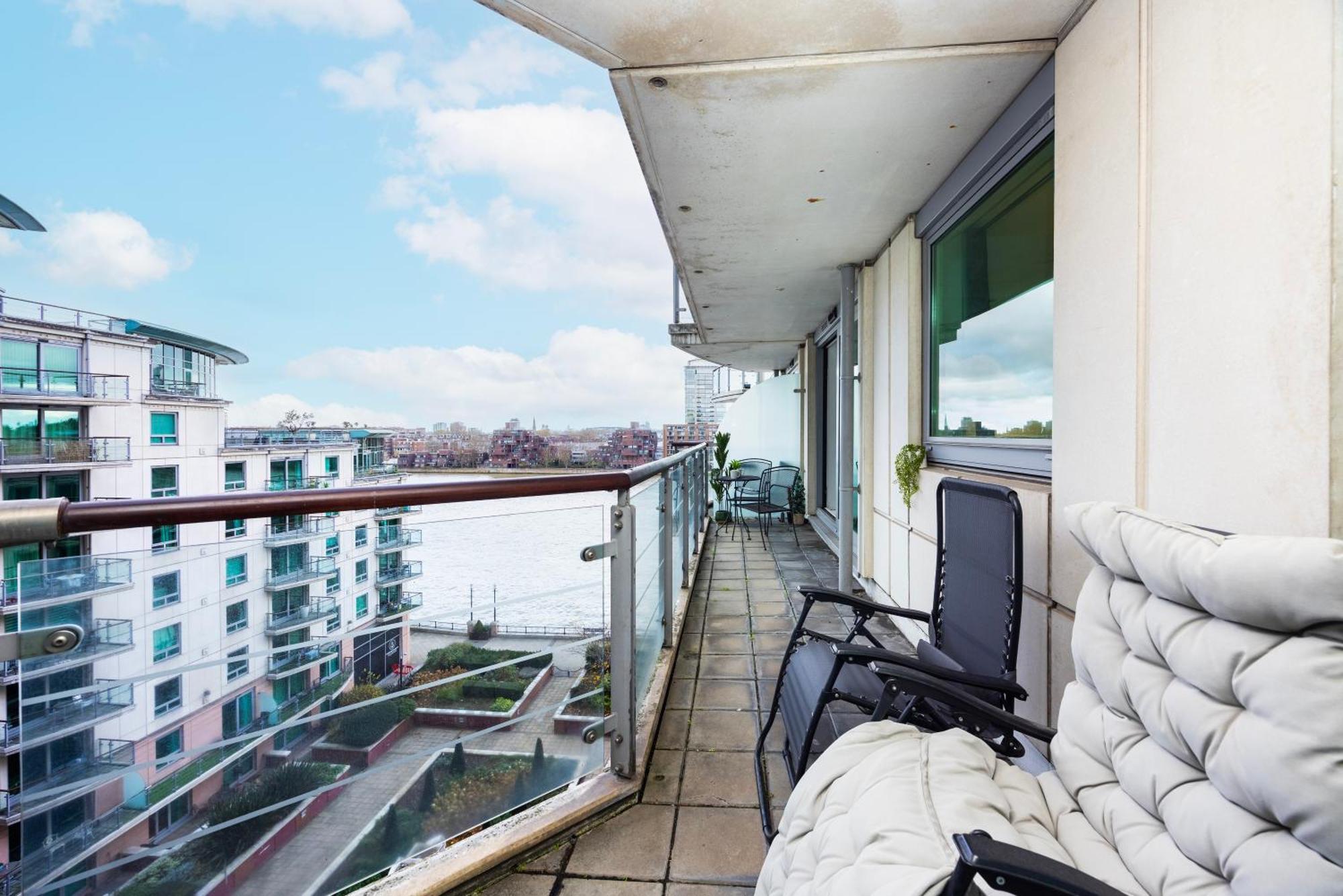Apartment Welcomestay St Georges Wharf London