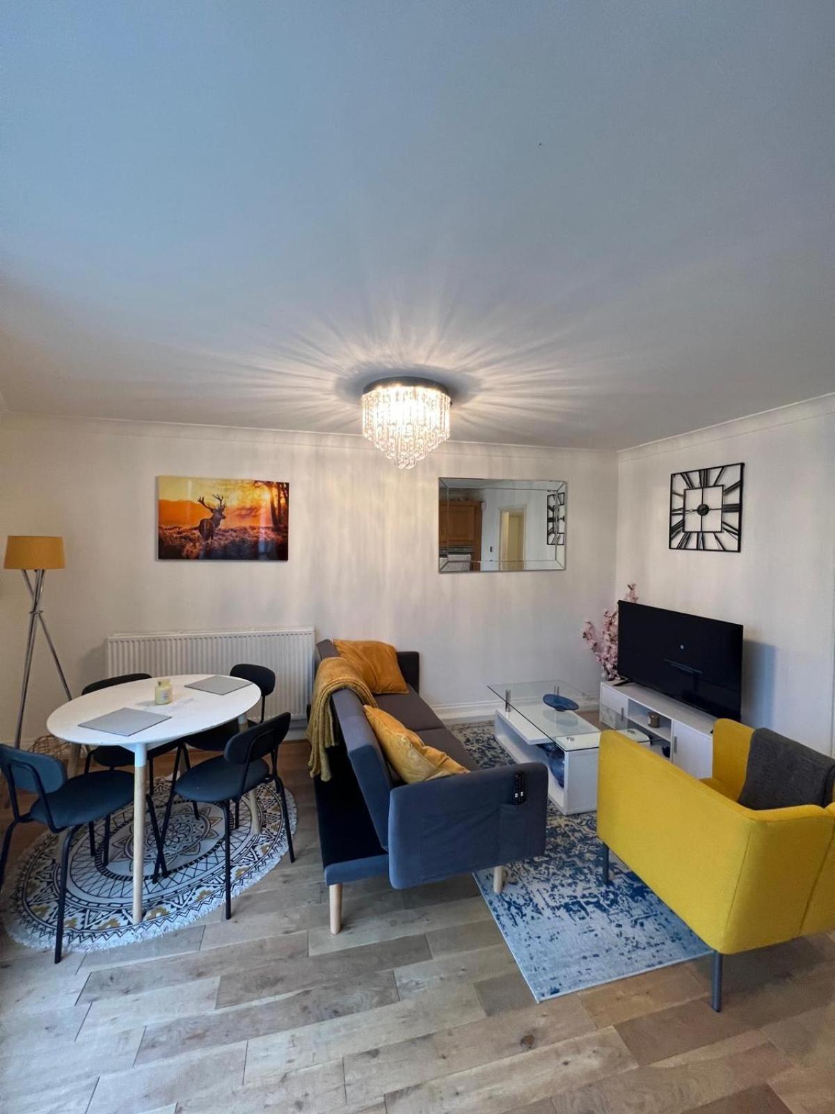 1 Bedroom Near Clapham North And Clapham High Street Station * Londen