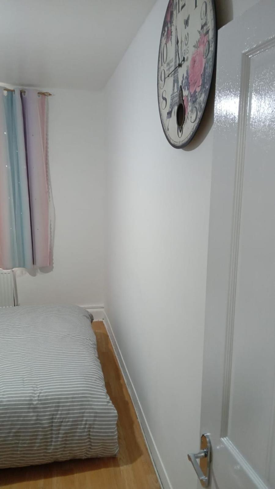 Homestay Exclusive Luxurious Double Bedroom In A Beautiful Shared Flat Close To Transit & Grocery Stores London