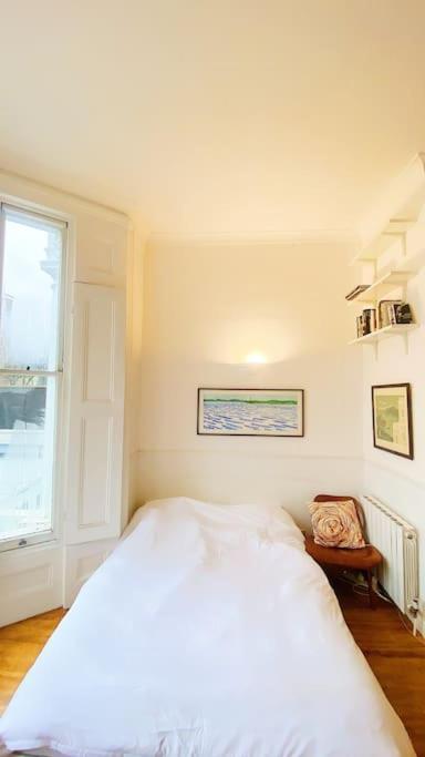 Artist In Notting Hill Apartment