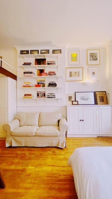 Artist In Notting Hill London