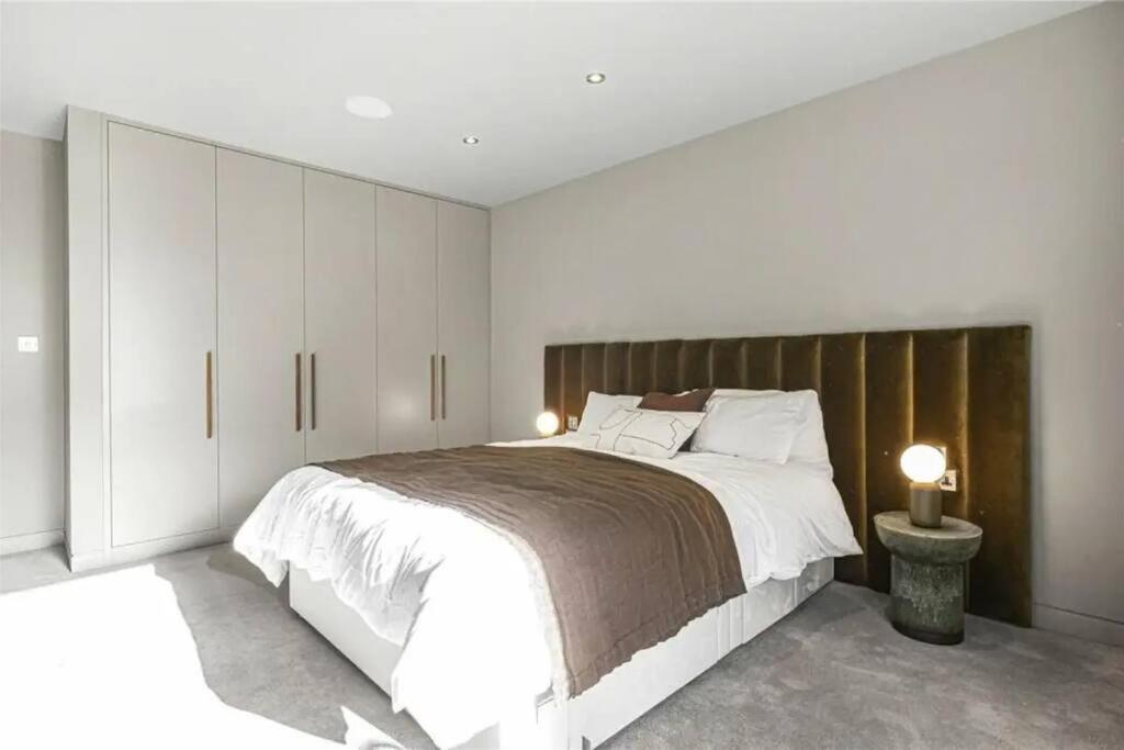 Stunning Shoreditch Penthouse Apartment *