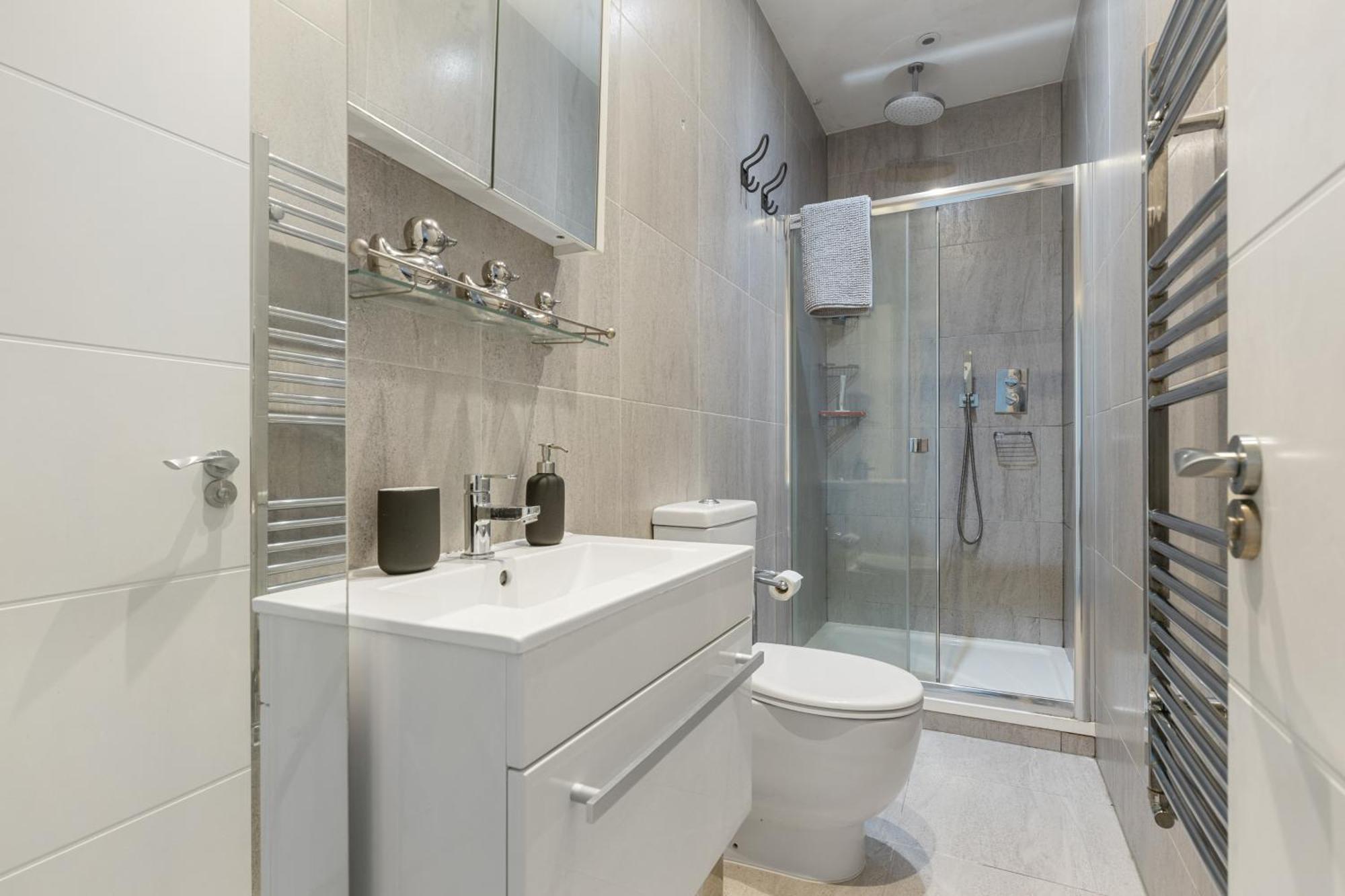 Portnall Retreat - Beautiful & Bright - Close To Ldn Apartment *