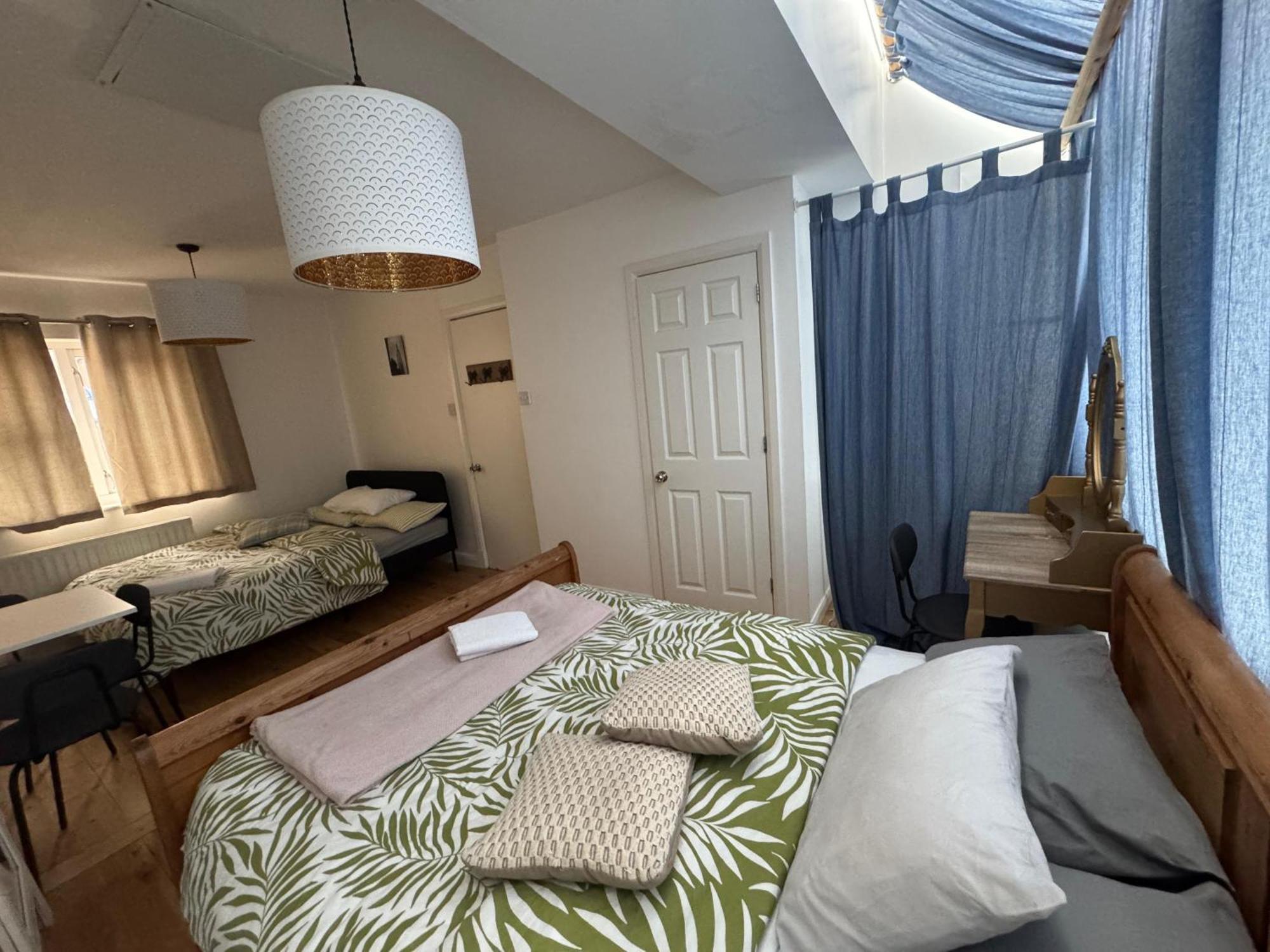 Gasthof Cozy Rooms Near Central London *