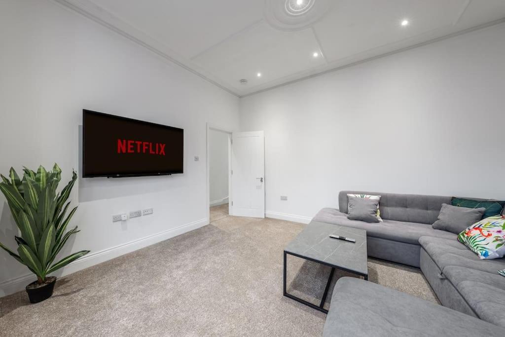 Brand New Cricklewood Zone 2 Modern