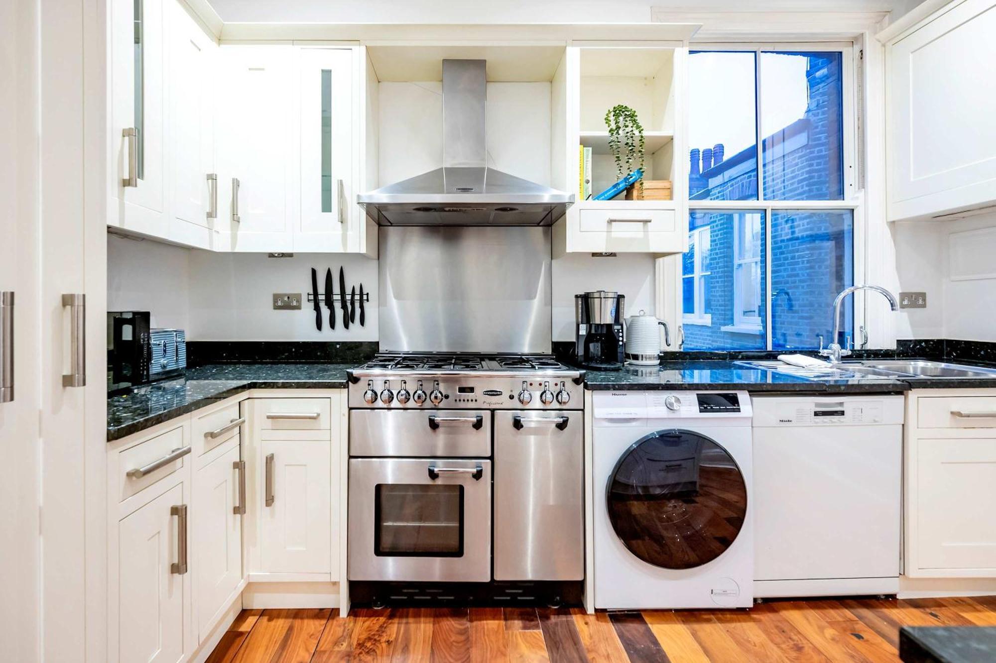 Maida Vale Mansions 2 Bed -by Out Of Office Lifestyle Apartment