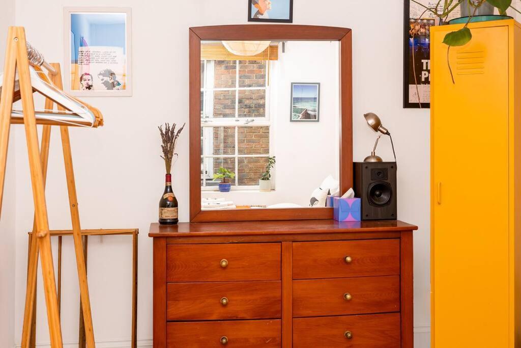 Lovely 1br Flat In Clapton 5mins Overground St * Londen