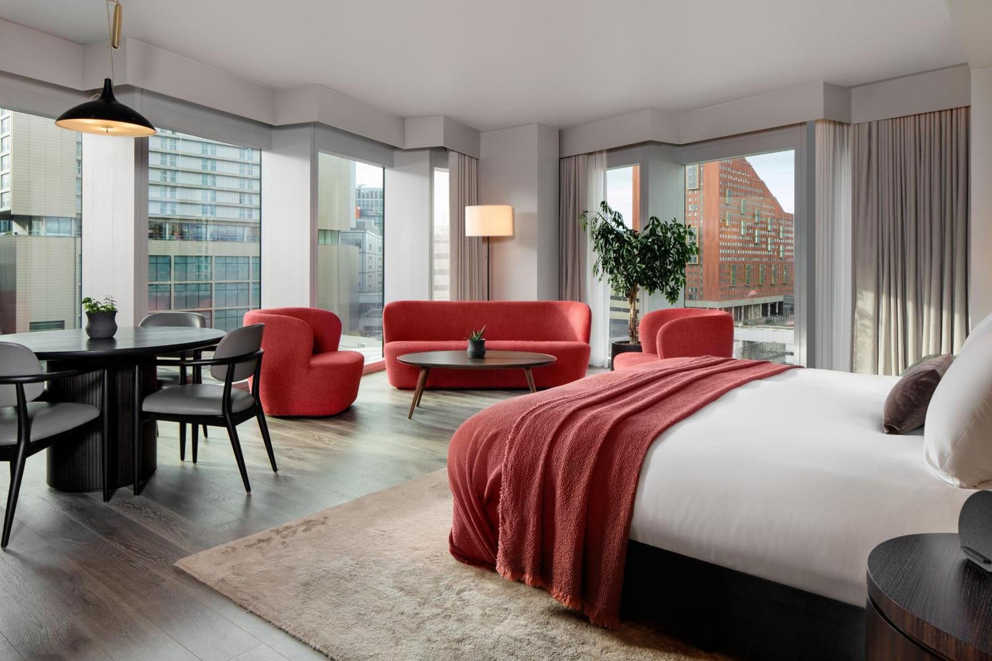 The Stratford, Autograph Collection 5*