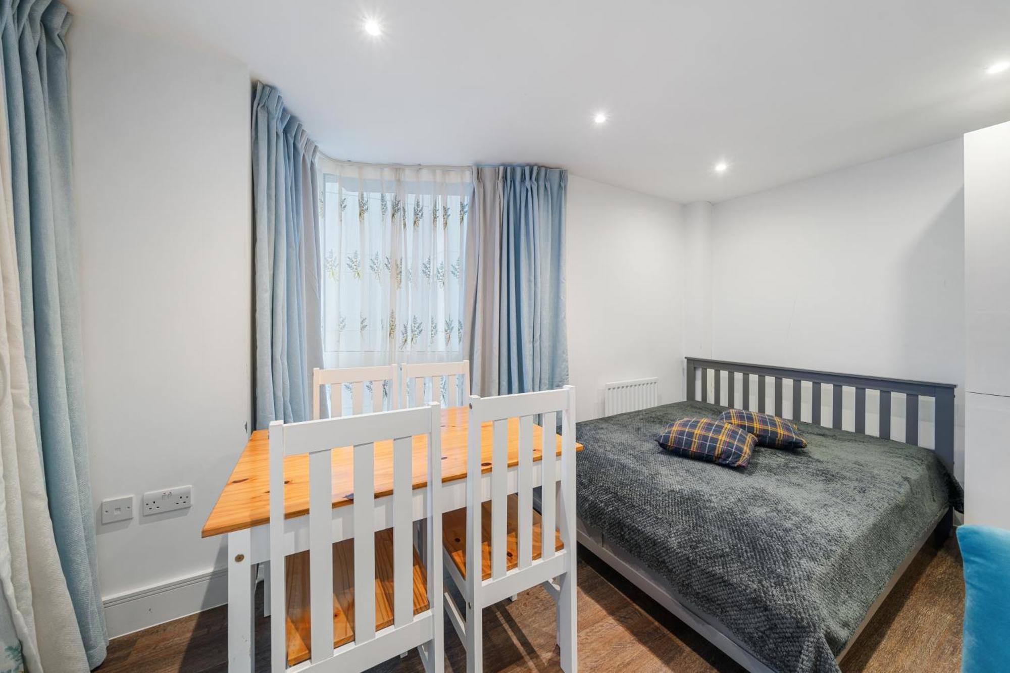 Riverside 1br With Easy Transport 20min To Centre Apartment