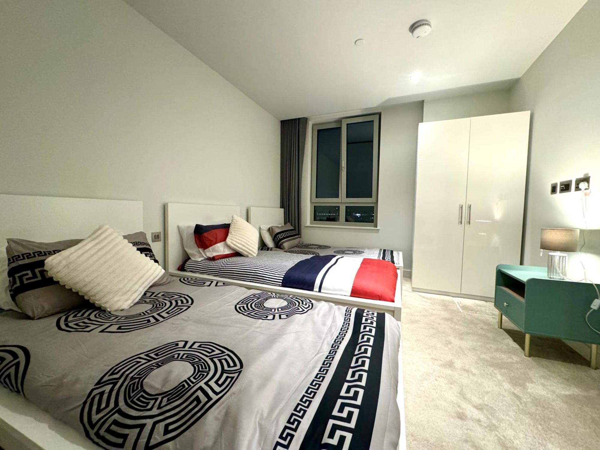 2 Bedroom Luxury Edgware Road By Wild Lägenhet *