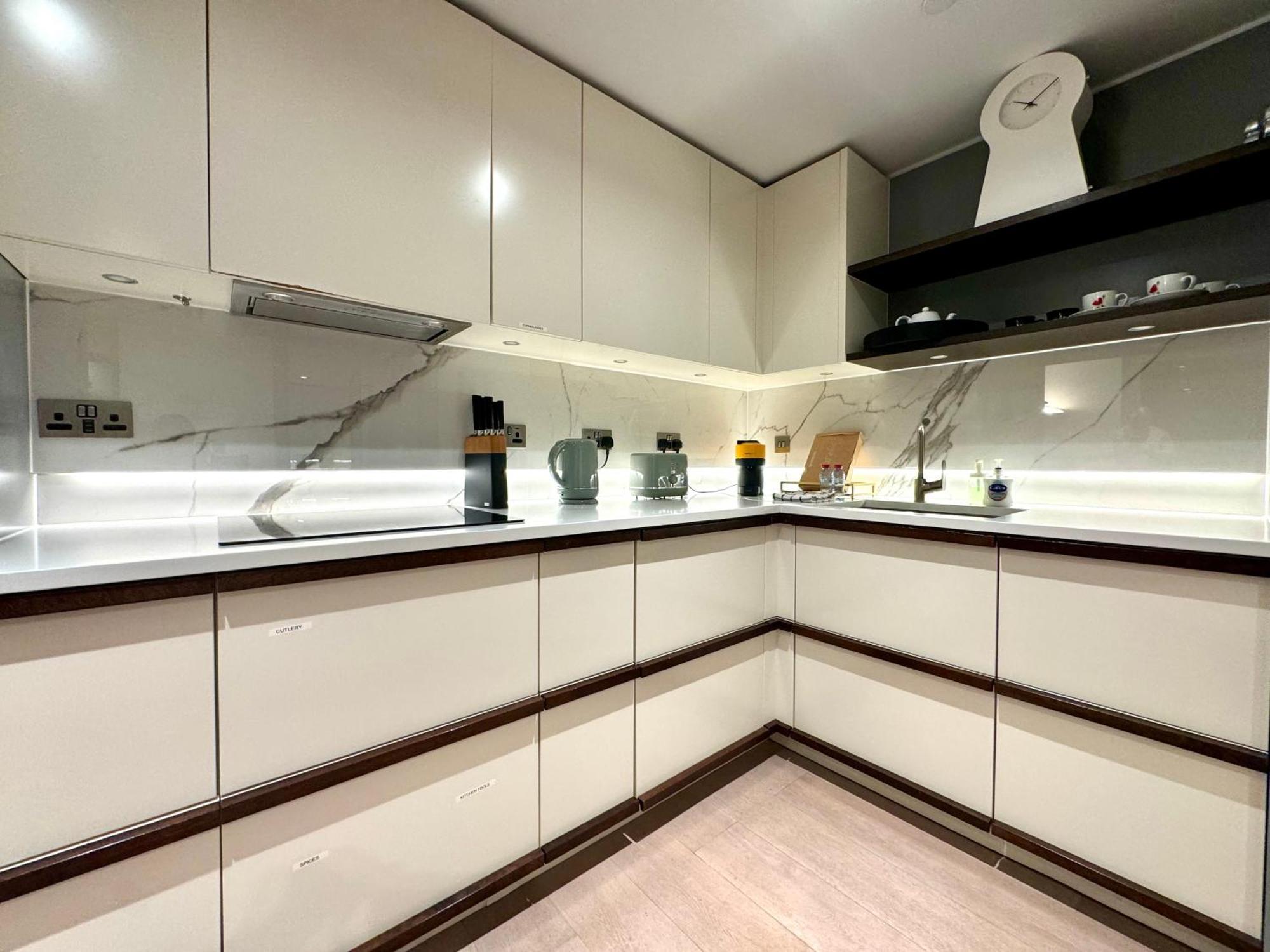 2 Bedroom Luxury Edgware Road By Wild Lägenhet *
