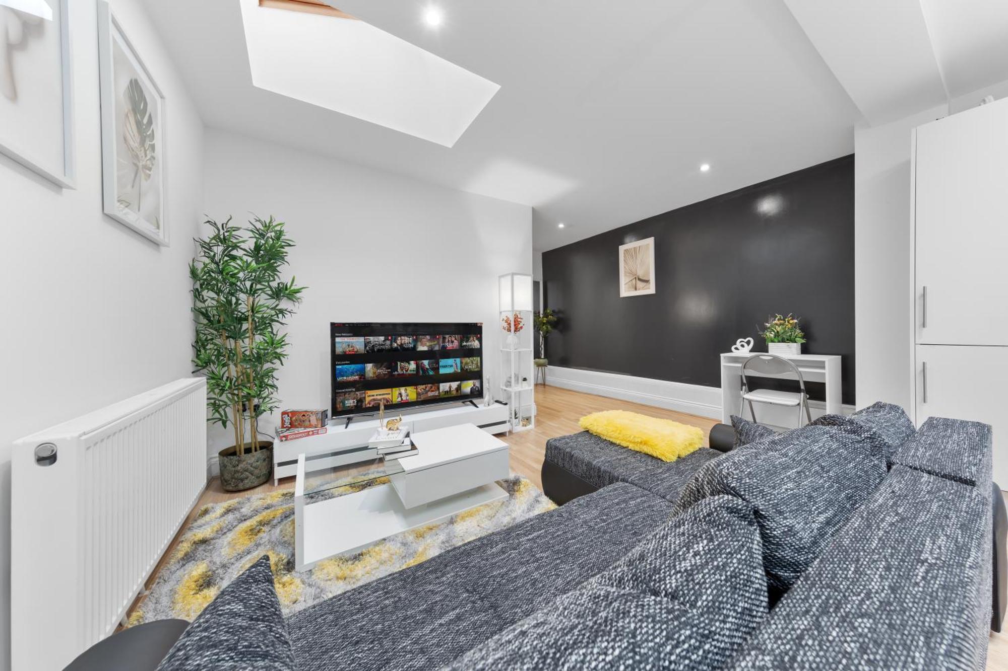 Lägenhet Stylish 2 Bedroom Haven In Zone 2-15 Mins To Central London- Garden & Parking Available! 5 Beds-Sleeps 6 People- Instant Book & Self Check-In! Save 20 Percent On Stays Of 7 Nights Or More !