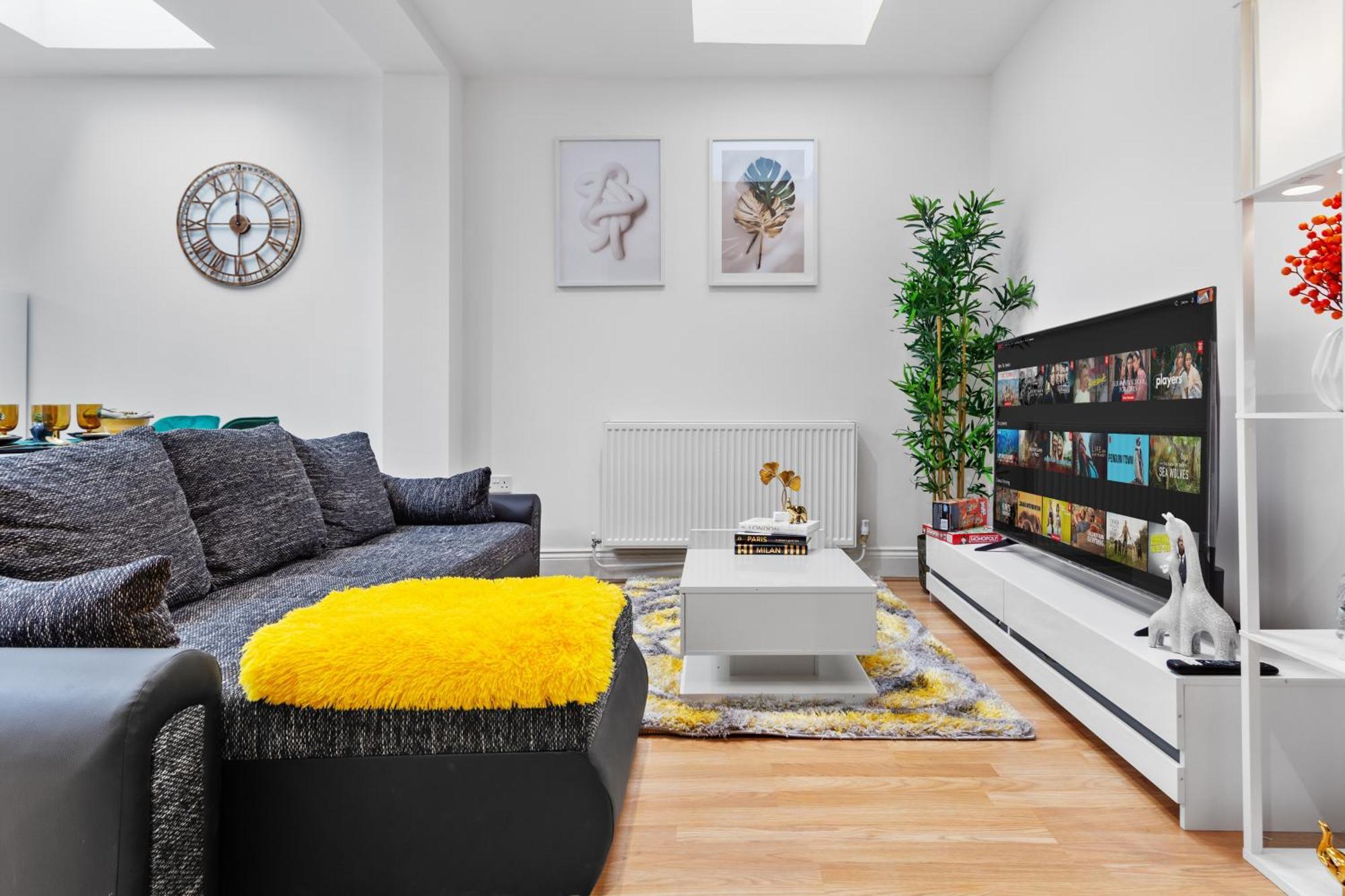Stylish 2 Bedroom Haven In Zone 2-15 Mins To Central London- Garden & Parking Available! 5 Beds-Sleeps 6 People- Instant Book & Self Check-In! Save 20 Percent On Stays Of 7 Nights Or More ! Lägenhet *