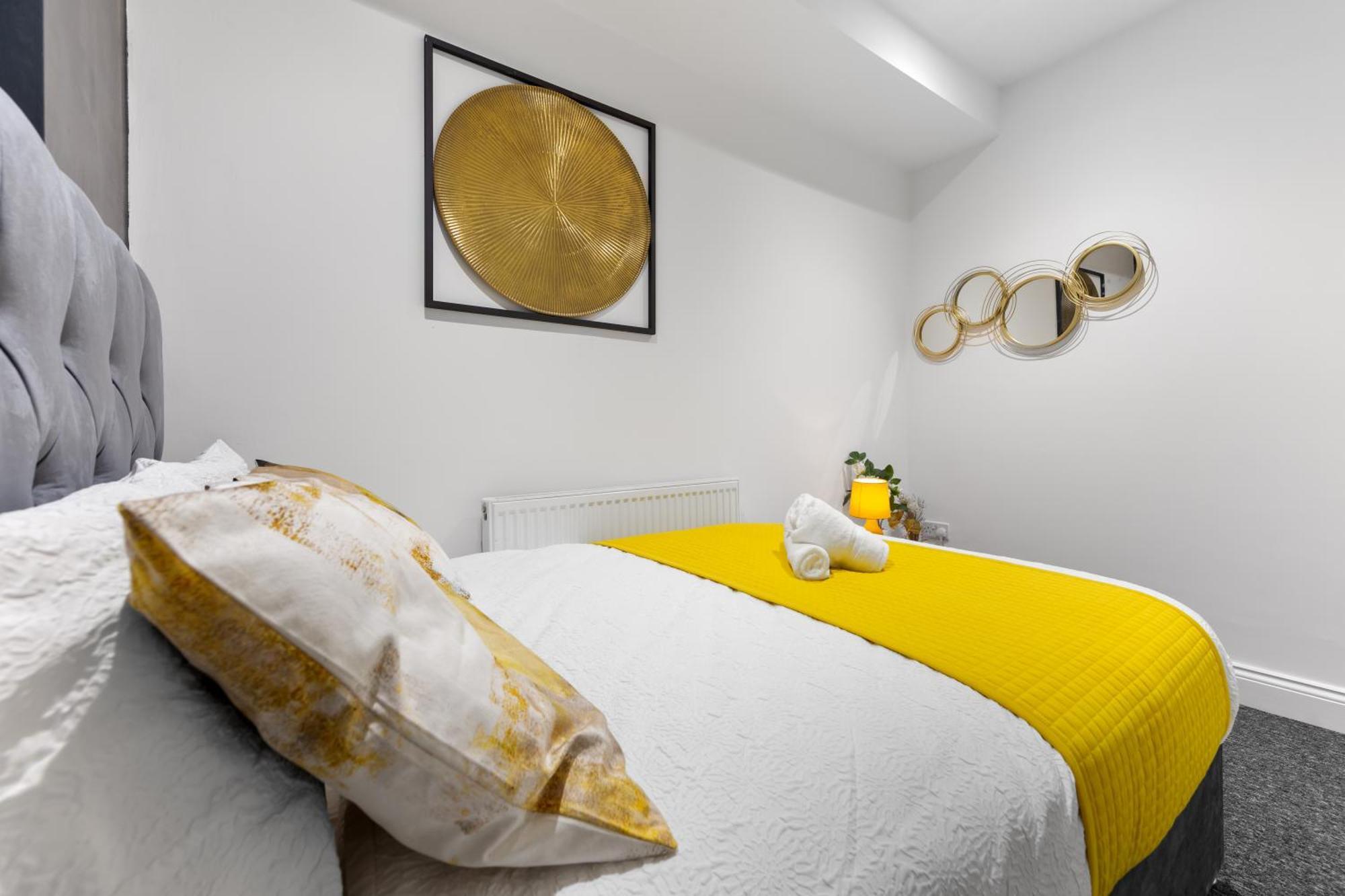 Stylish 2 Bedroom Haven In Zone 2-15 Mins To Central London- Garden & Parking Available! 5 Beds-Sleeps 6 People- Instant Book & Self Check-In! Save 20 Percent On Stays Of 7 Nights Or More ! Lägenhet