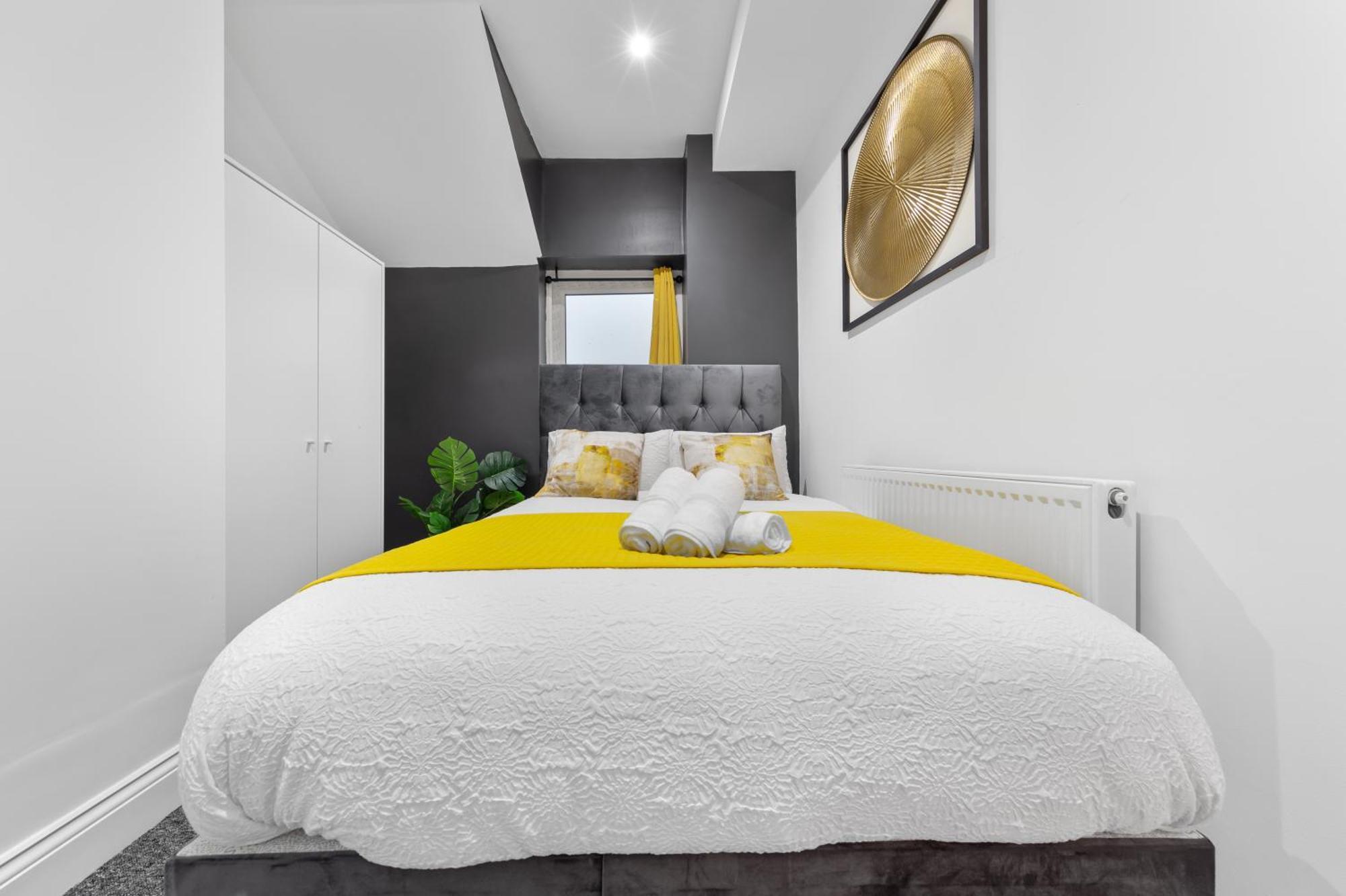 Lägenhet Stylish 2 Bedroom Haven In Zone 2-15 Mins To Central London- Garden & Parking Available! 5 Beds-Sleeps 6 People- Instant Book & Self Check-In! Save 20 Percent On Stays Of 7 Nights Or More !