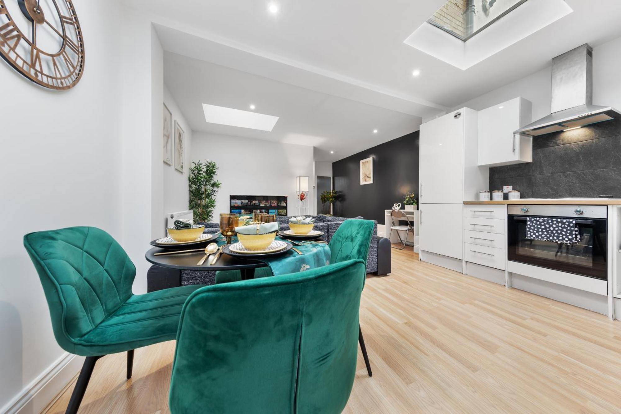 Lägenhet Stylish 2 Bedroom Haven In Zone 2-15 Mins To Central London- Garden & Parking Available! 5 Beds-Sleeps 6 People- Instant Book & Self Check-In! Save 20 Percent On Stays Of 7 Nights Or More !