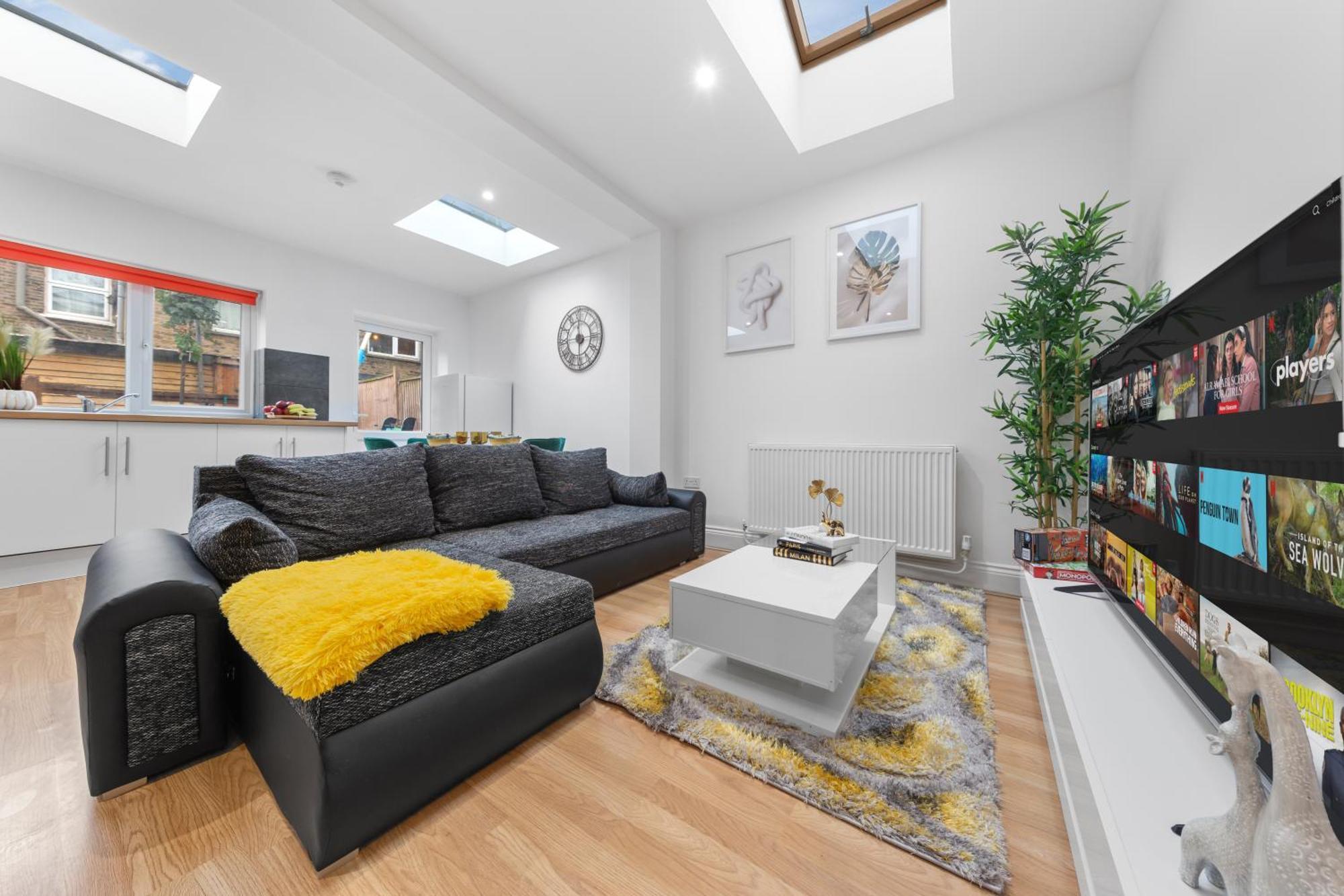 Lägenhet Stylish 2 Bedroom Haven In Zone 2-15 Mins To Central London- Garden & Parking Available! 5 Beds-Sleeps 6 People- Instant Book & Self Check-In! Save 20 Percent On Stays Of 7 Nights Or More ! *