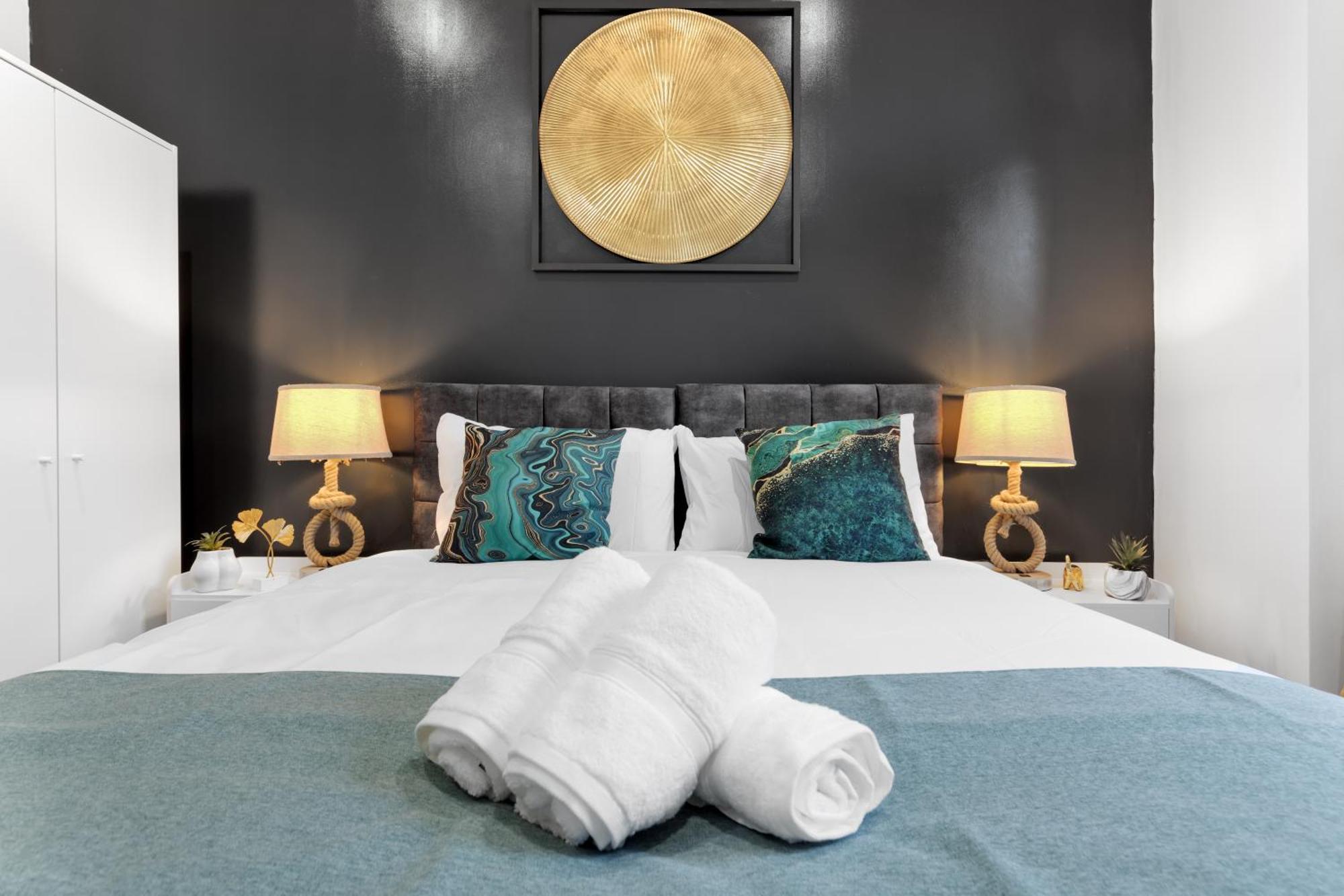 Stylish 2 Bedroom Haven In Zone 2-15 Mins To Central London- Garden & Parking Available! 5 Beds-Sleeps 6 People- Instant Book & Self Check-In! Save 20 Percent On Stays Of 7 Nights Or More ! Lägenhet *