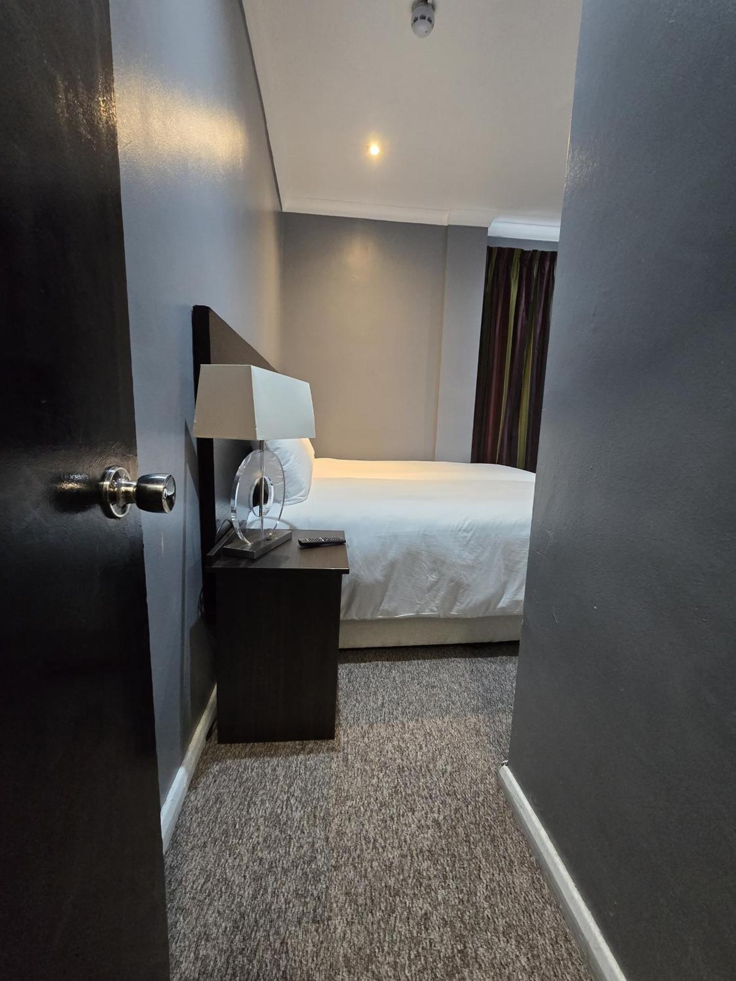 Hotel L S Londen