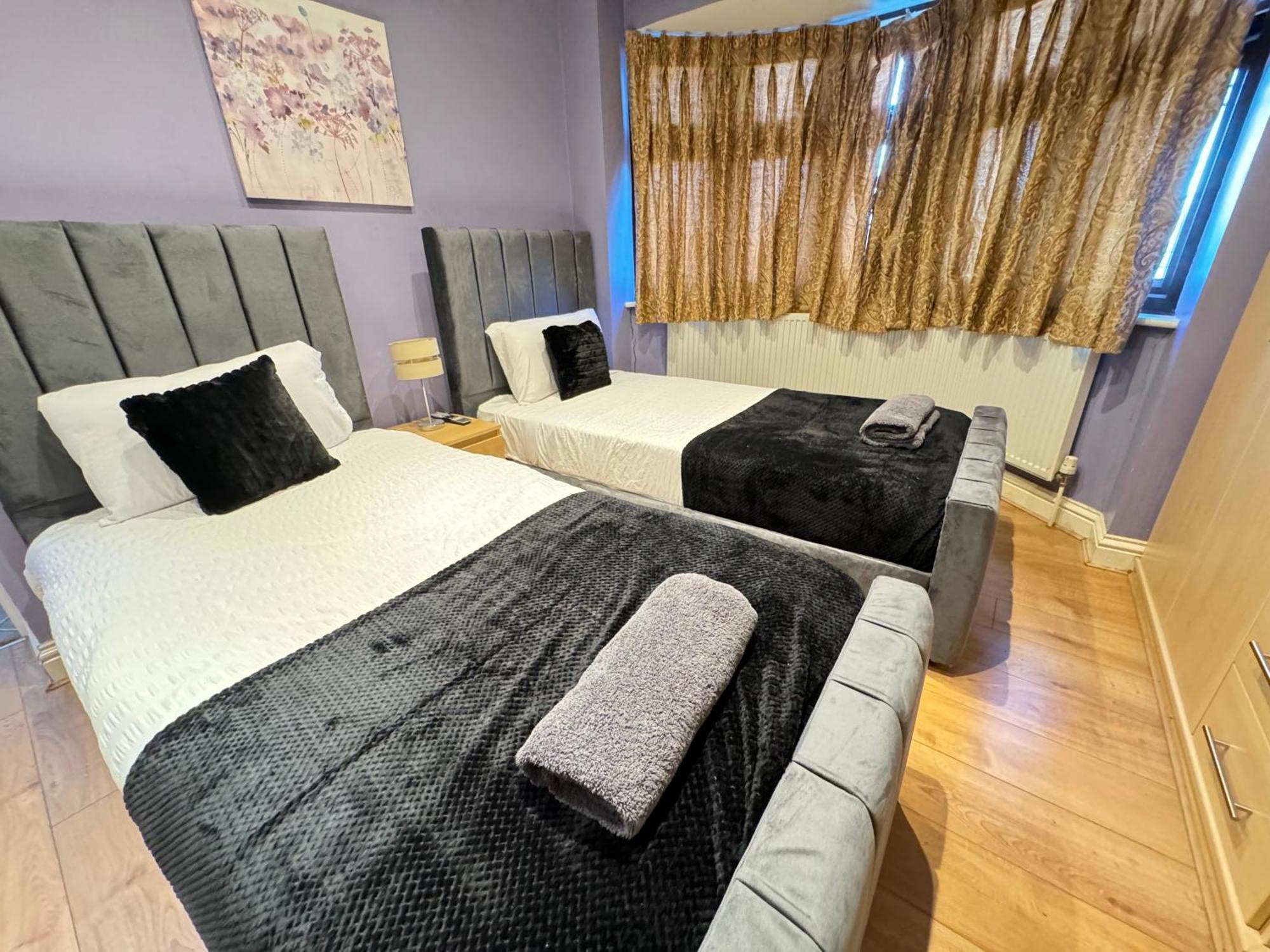 Spacious 6 Bed House 10 Beds In Blackheath Apartment London