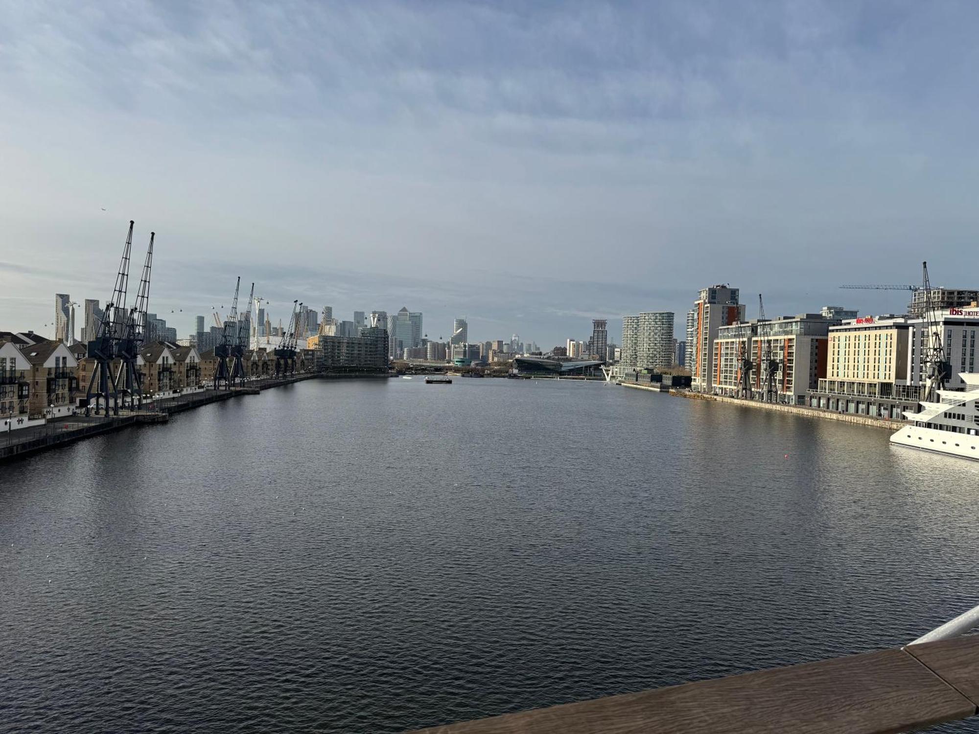 Waterfront Double With Fireplace In The Heart Of Royal Docks Privatunterkunft London