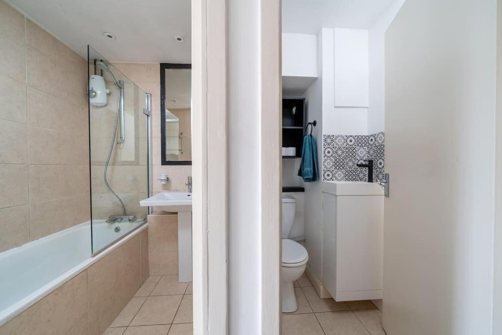 Bright Spacious 2 Bedroom Flat In Zone One * Londen