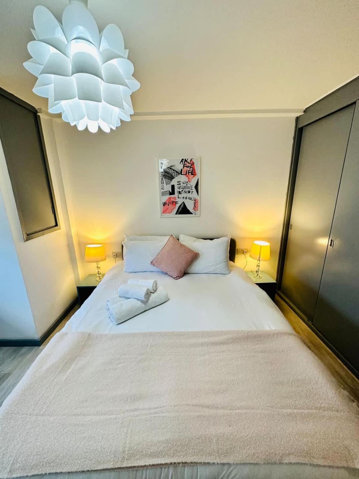 Kensington Gardens 2 Bedroom Flat With A Balcony Semesterbostad London