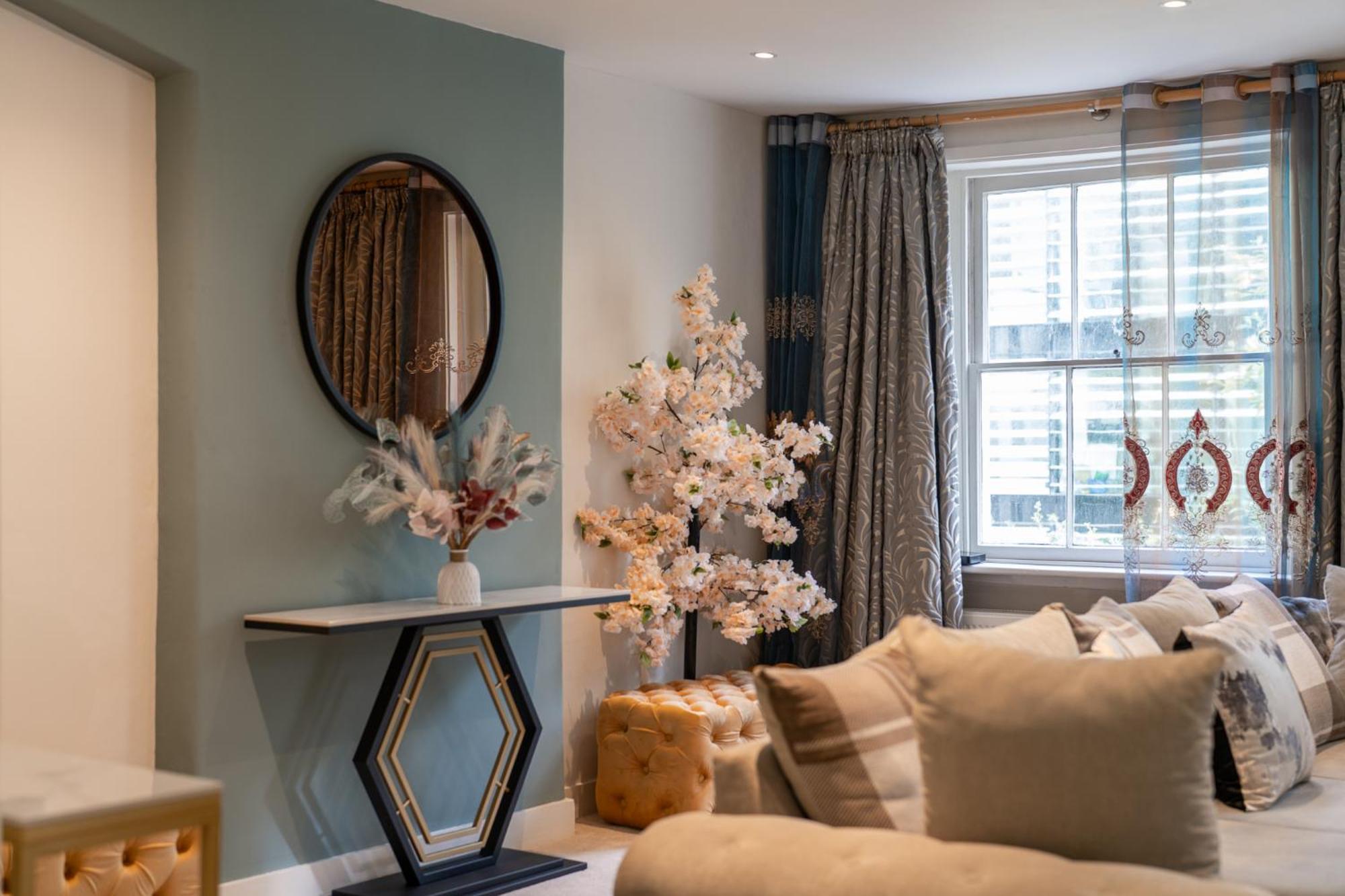 Massive 200 Sqm 3-bedroom * London