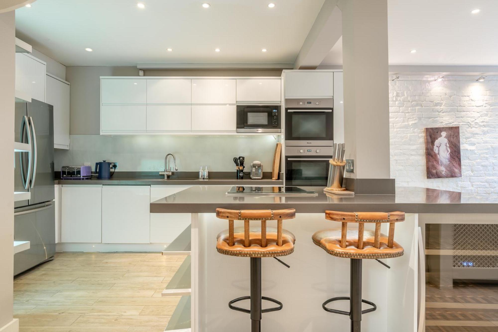 Massive 200 Sqm 3-bedroom London