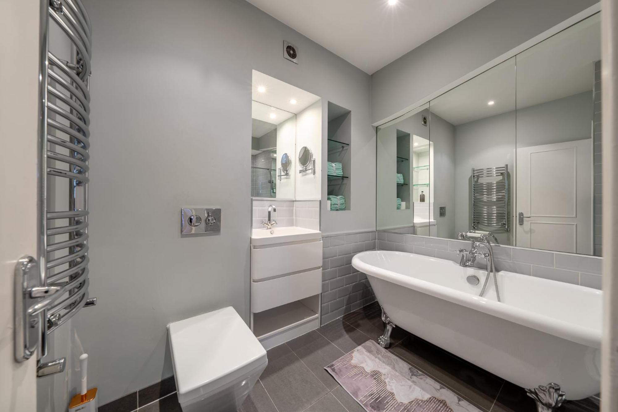 Massive 200 Sqm 3-bedroom Londen