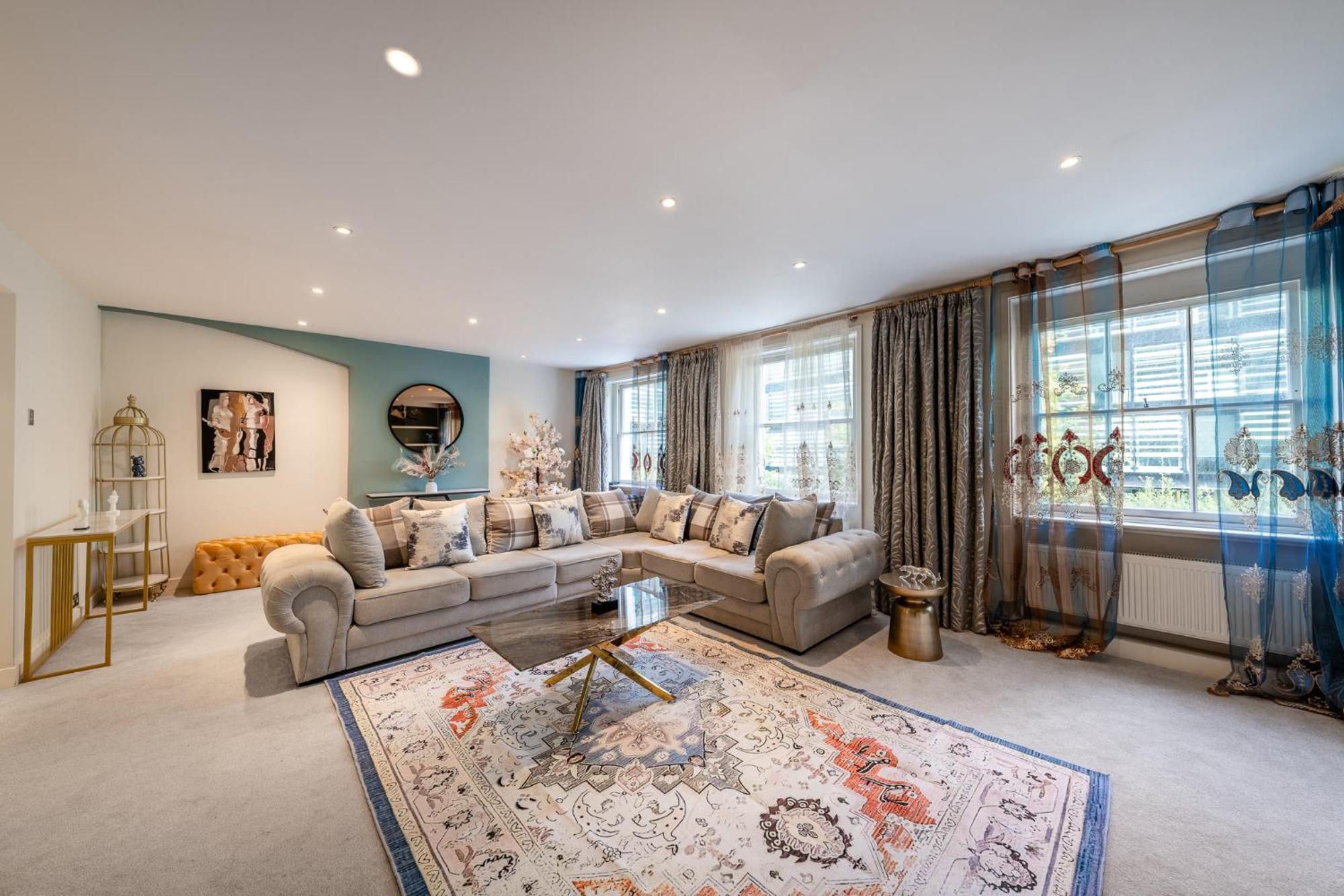 Massive 200 Sqm 3-bedroom * London