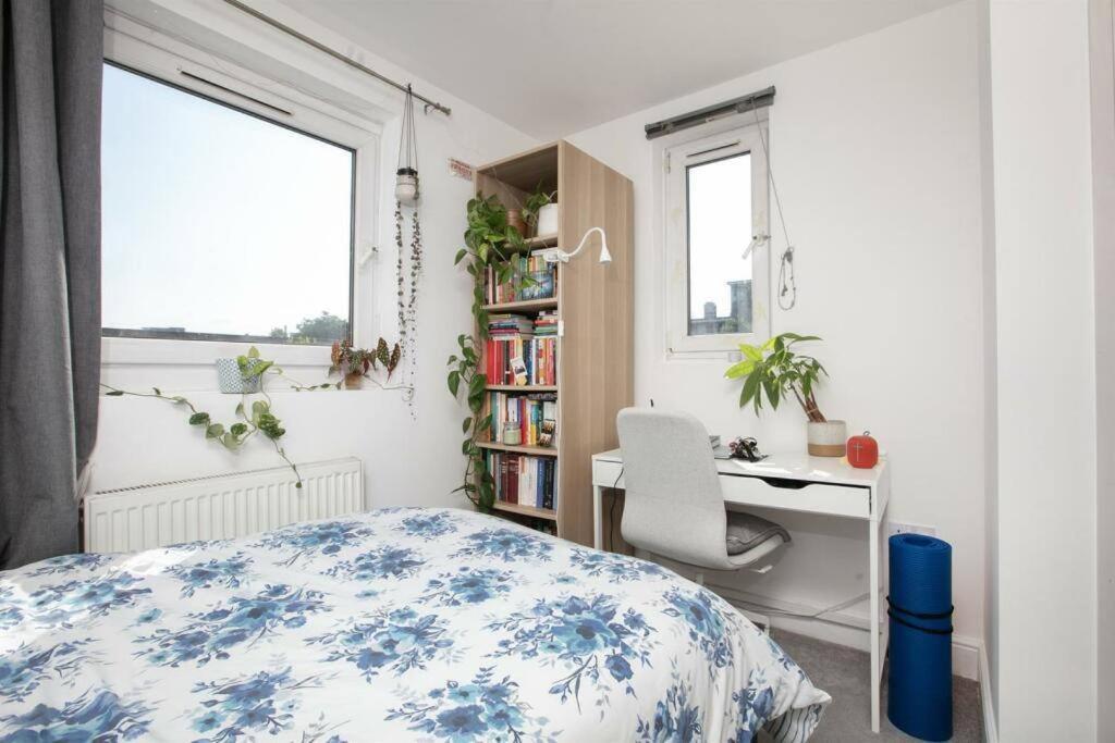 Comfortable 3-bed Flat In Vibrant Camberwell Lejlighed