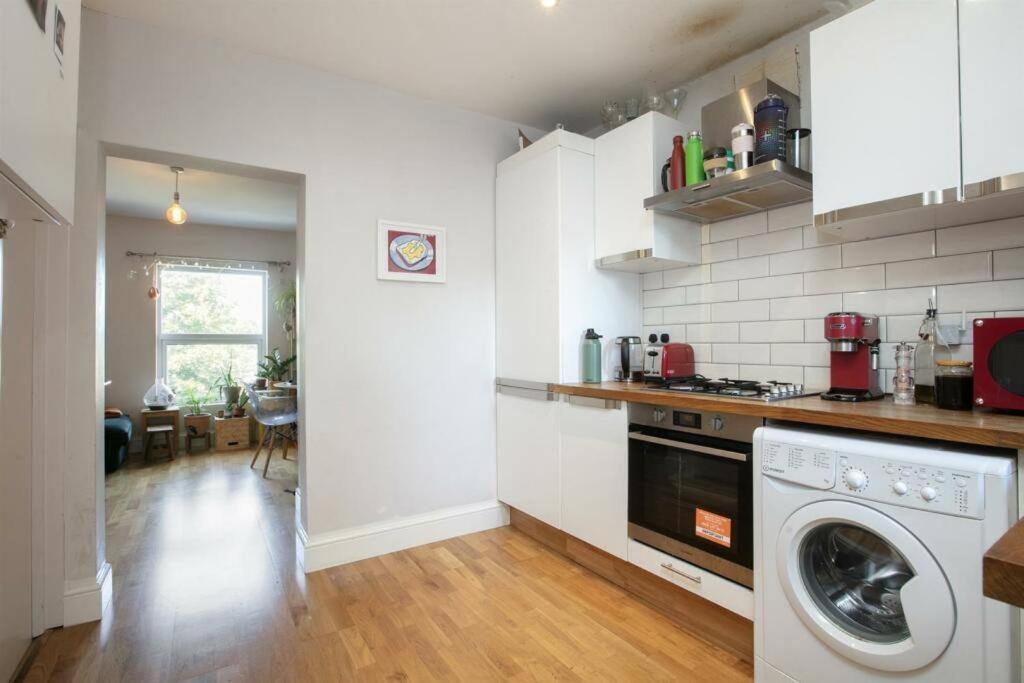 Comfortable 3-bed Flat In Vibrant Camberwell Lejlighed *